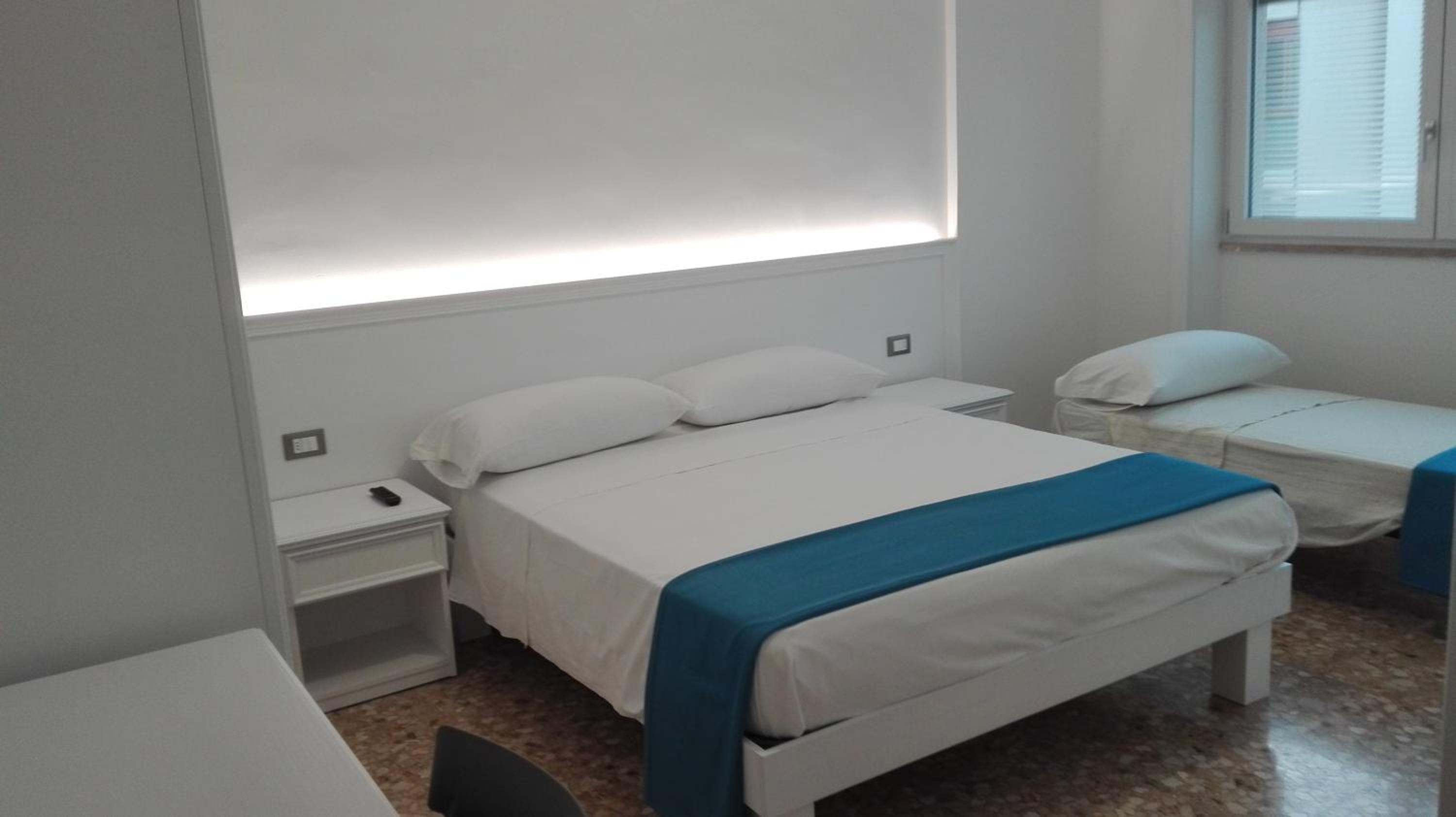 Double Room with Extra Bed - Photo 20