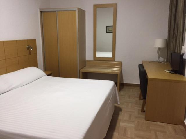 Double or Twin Room - Photo 5