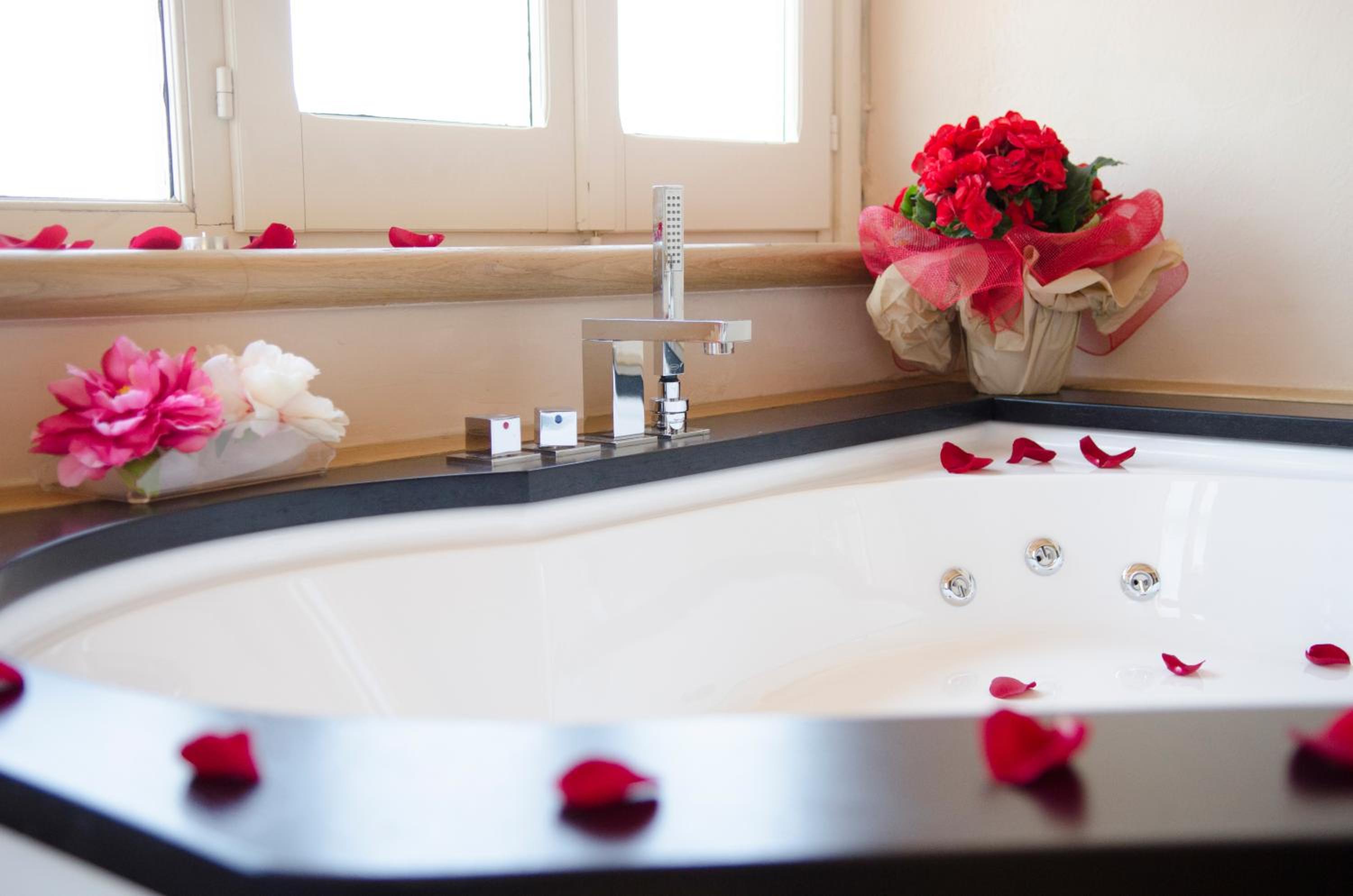 Suite with Spa Bath - Photo 8