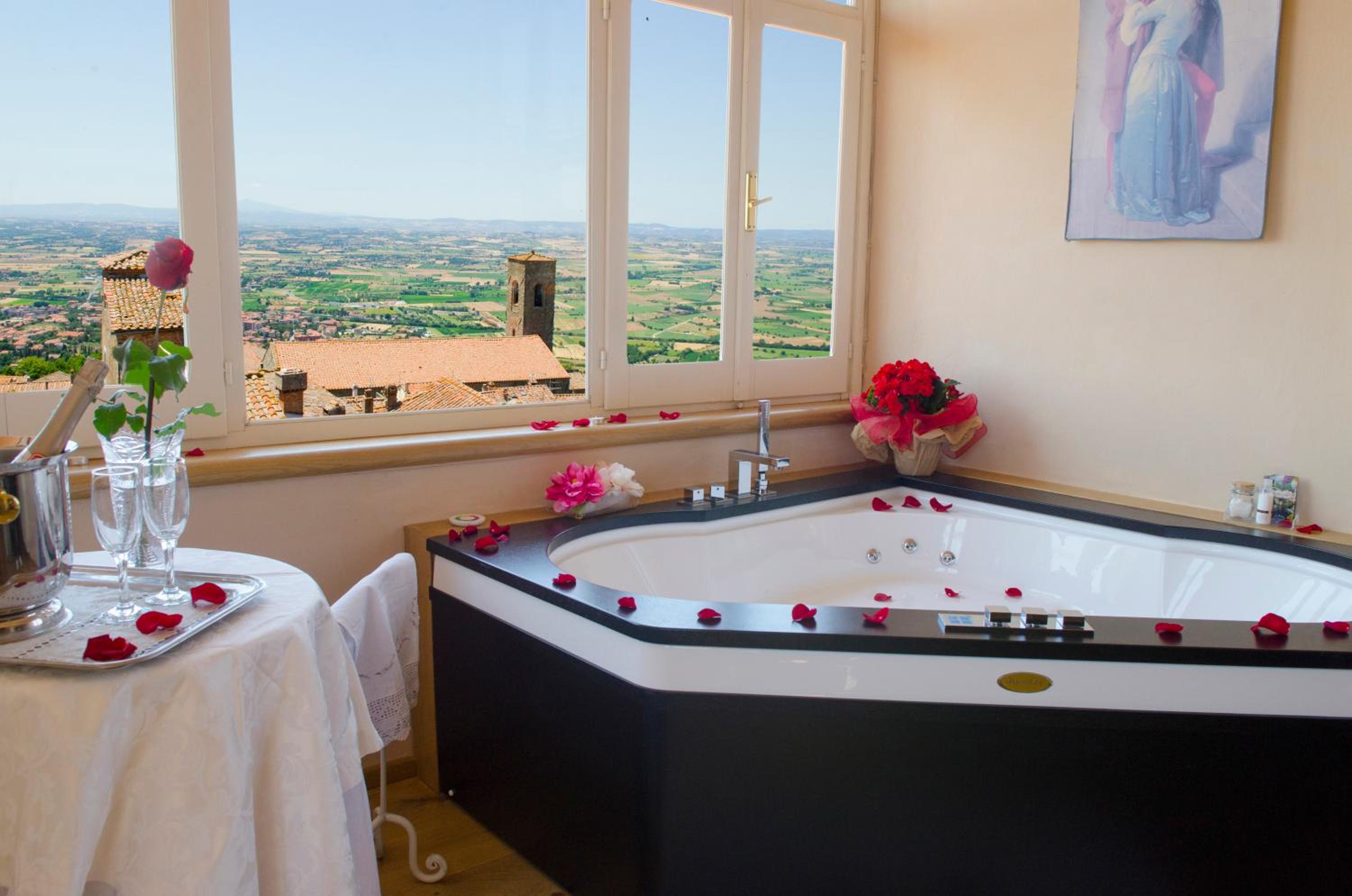 Suite with Spa Bath - Photo 9
