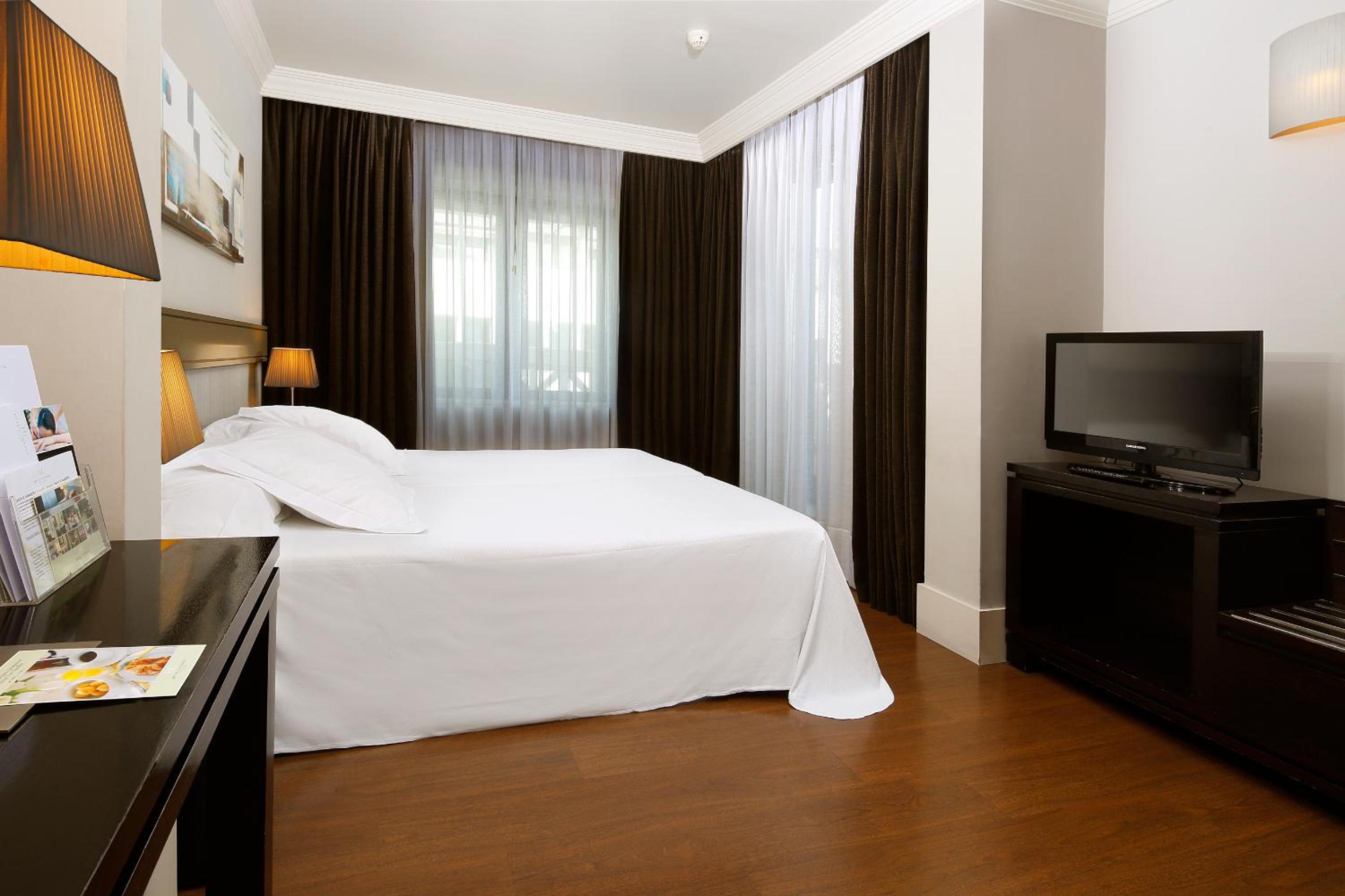 Double or Twin Room with Terrace photo 2