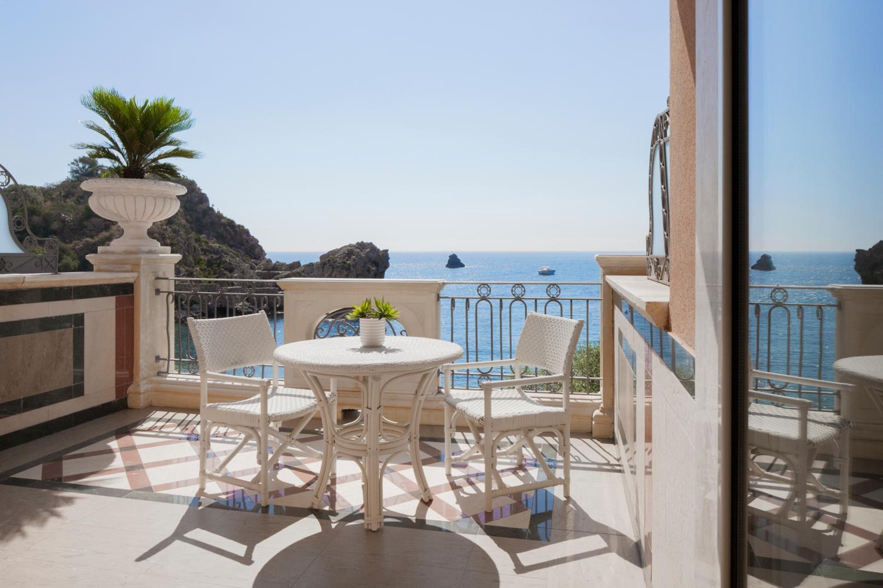 Superior Double Room with Sea View - Photo 3