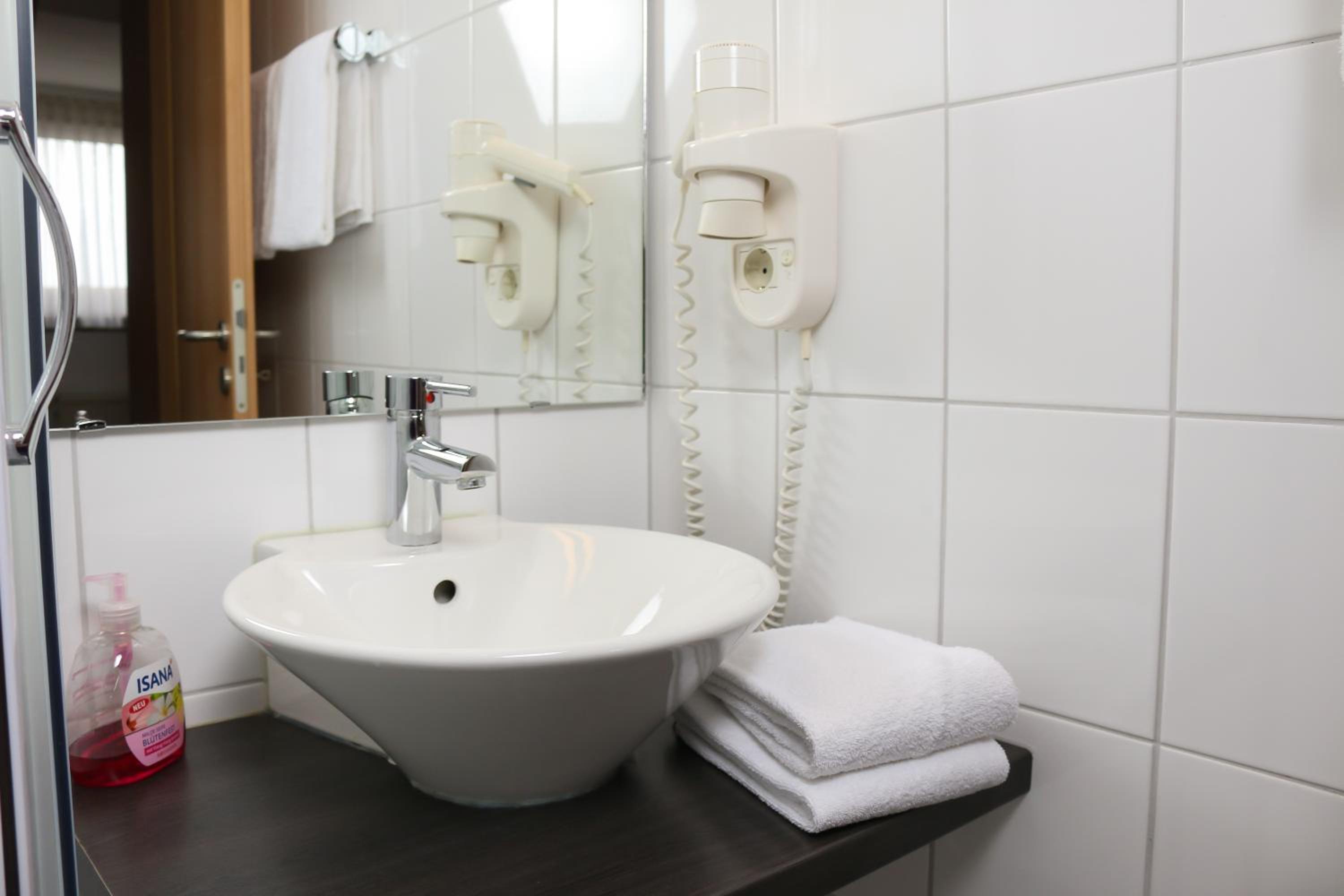 Double Room - Photo 6
