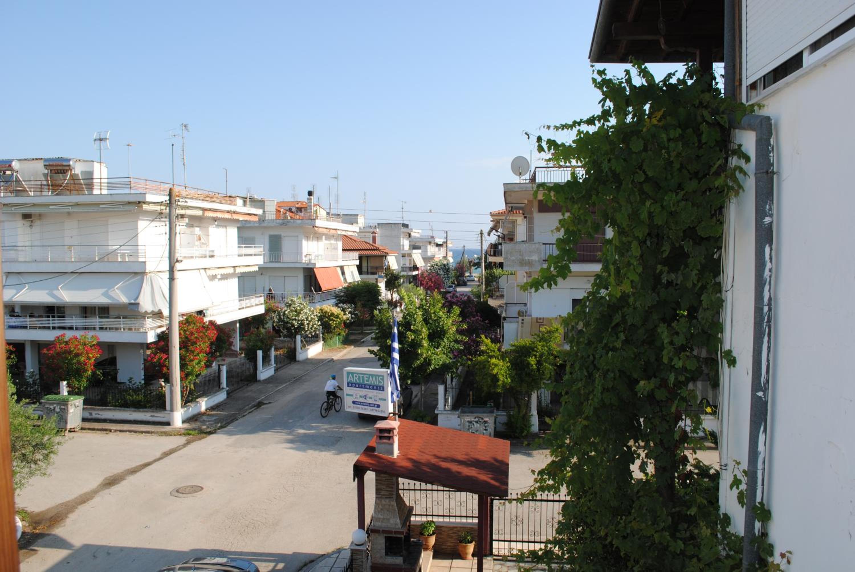 Two-Bedroom Apartment with Balcony - Photo 13