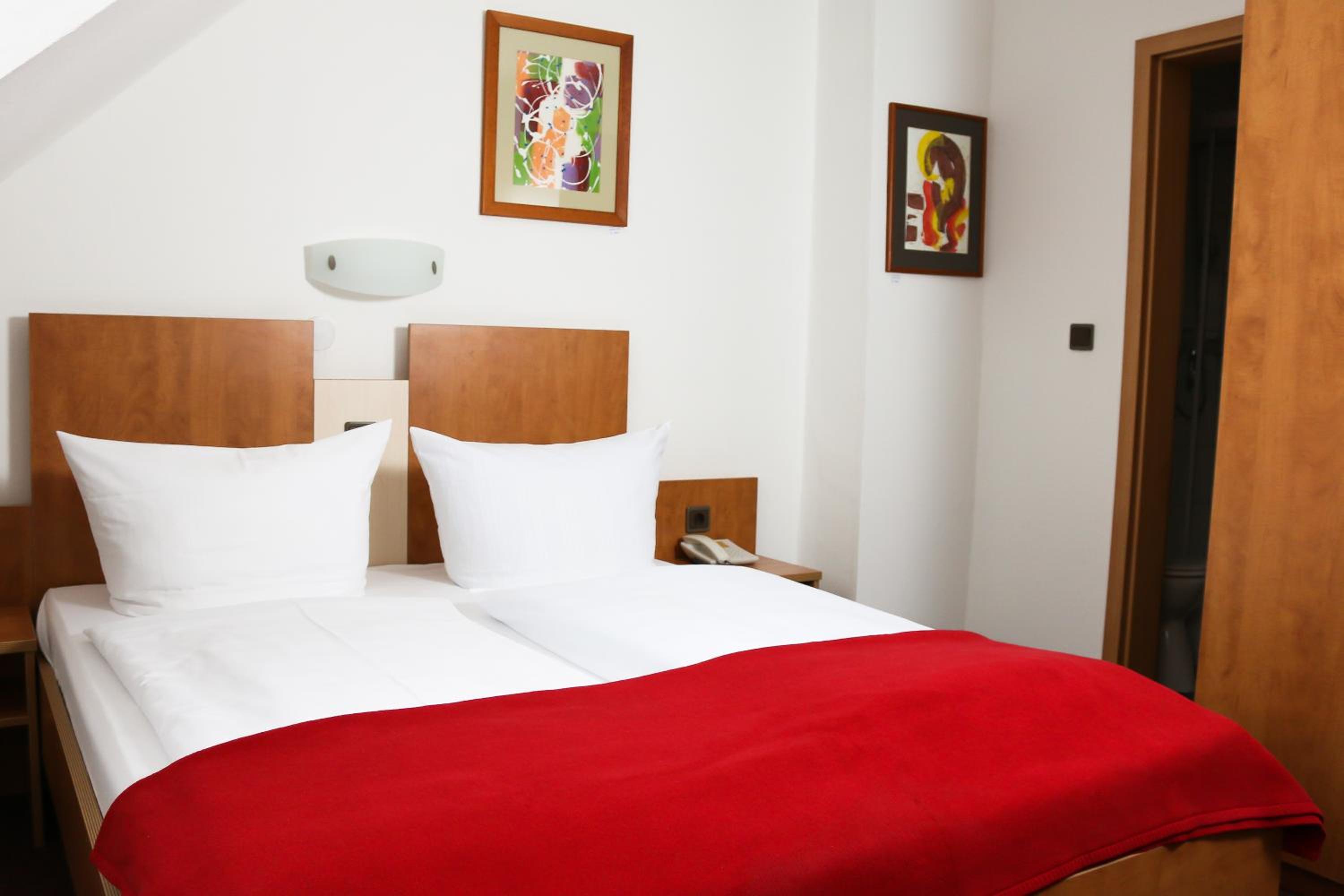 Double Room - Photo 4