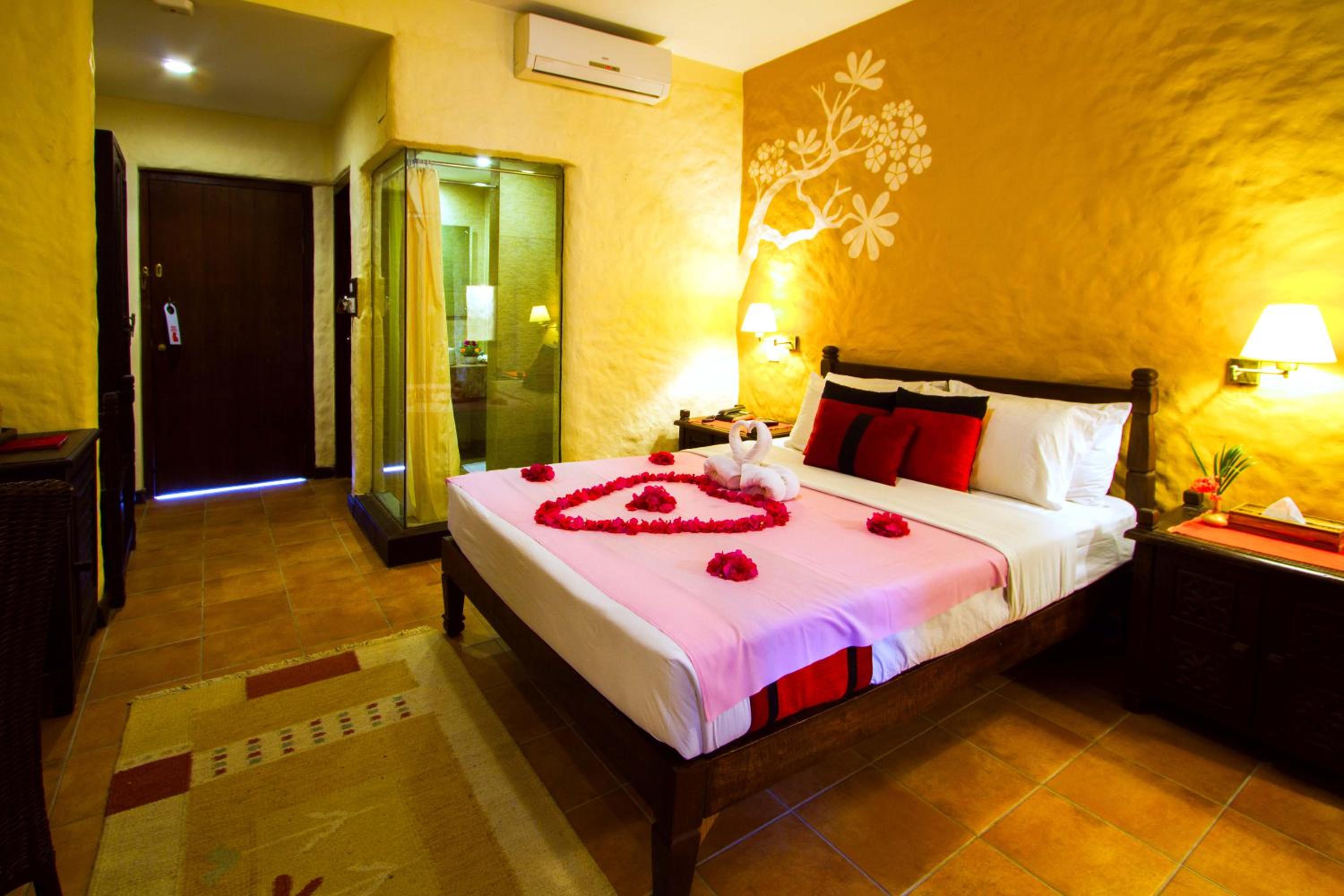 Superior Room with Balcony - Photo 13