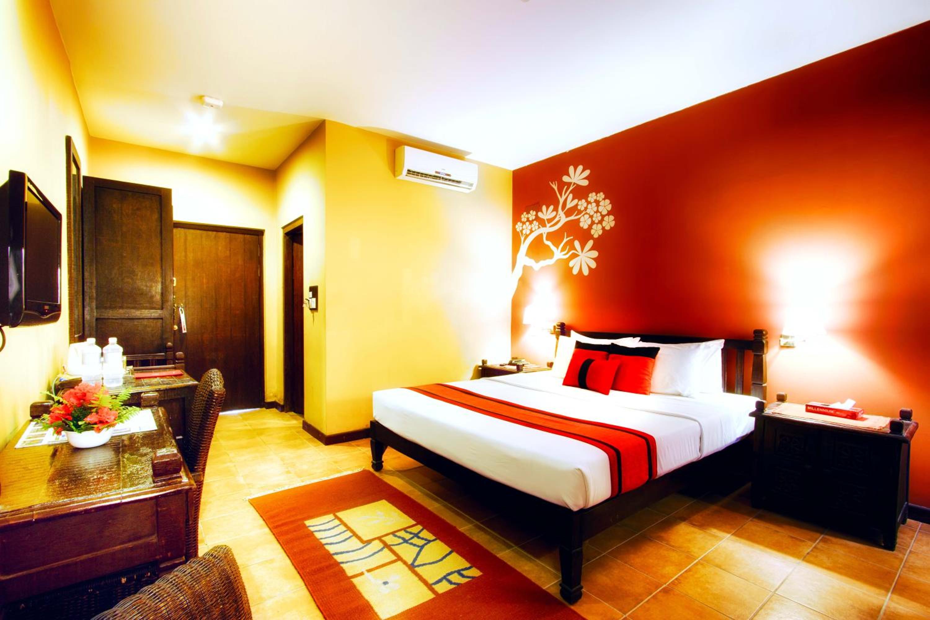 Superior Room with Balcony - Photo 10