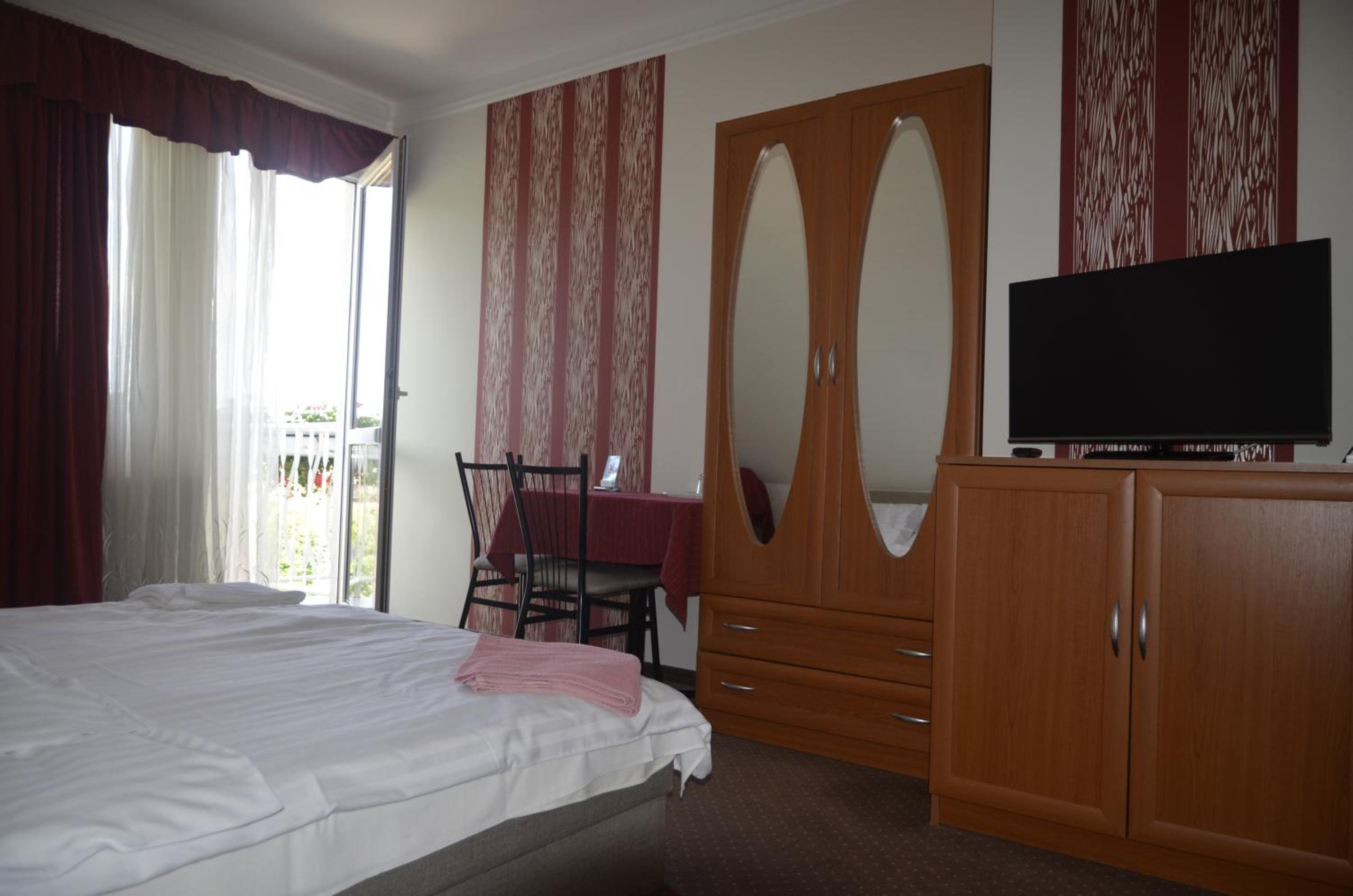 Double Room with Mountain View - Photo 1