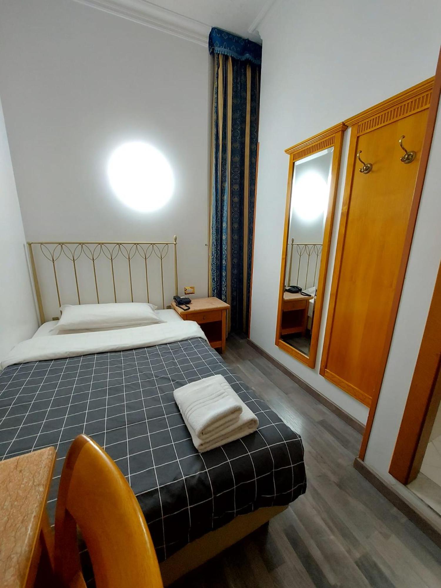 Small Double Room photo 3