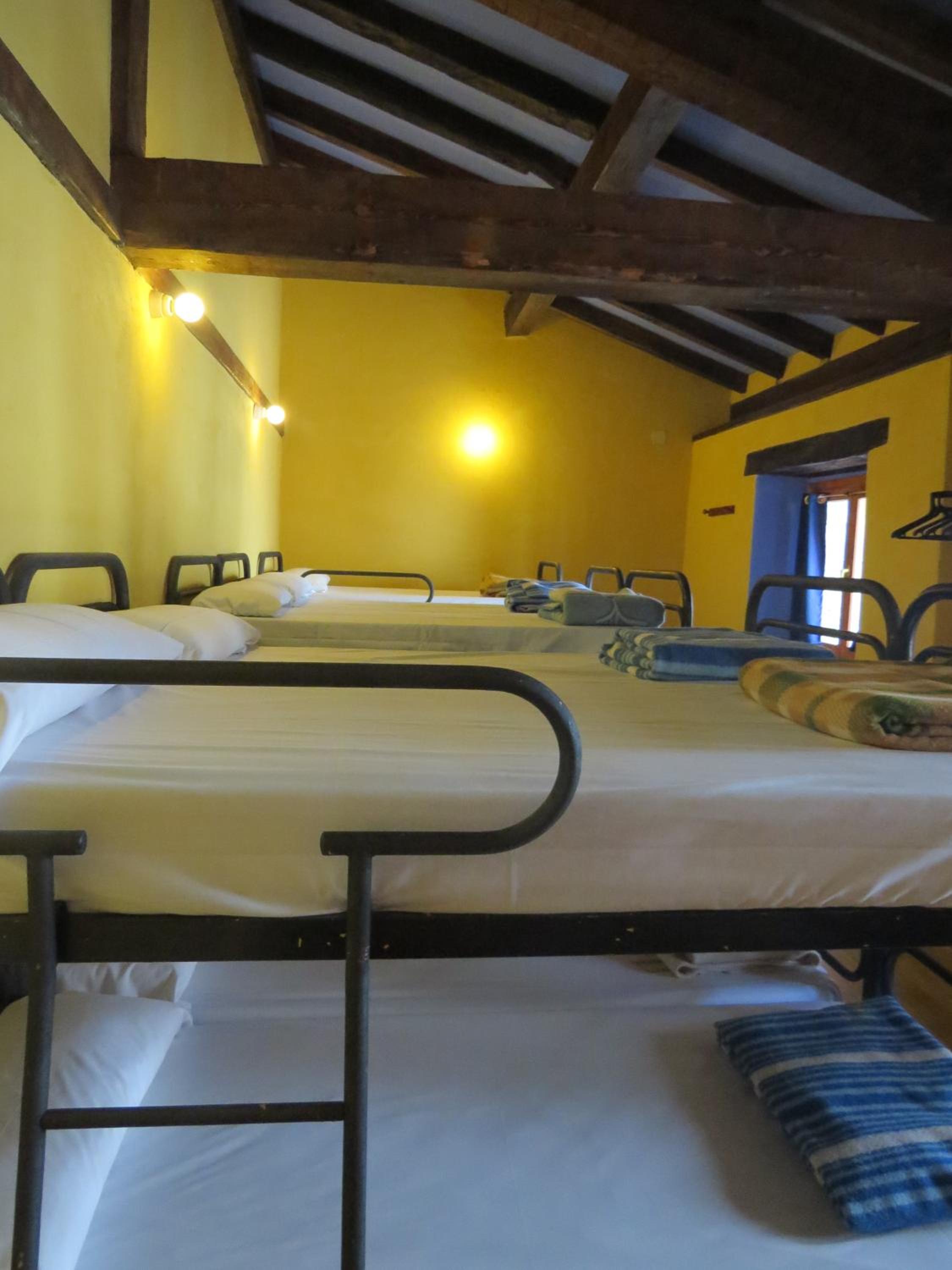 Cama en Dormitorio Mixto de 10 Camas