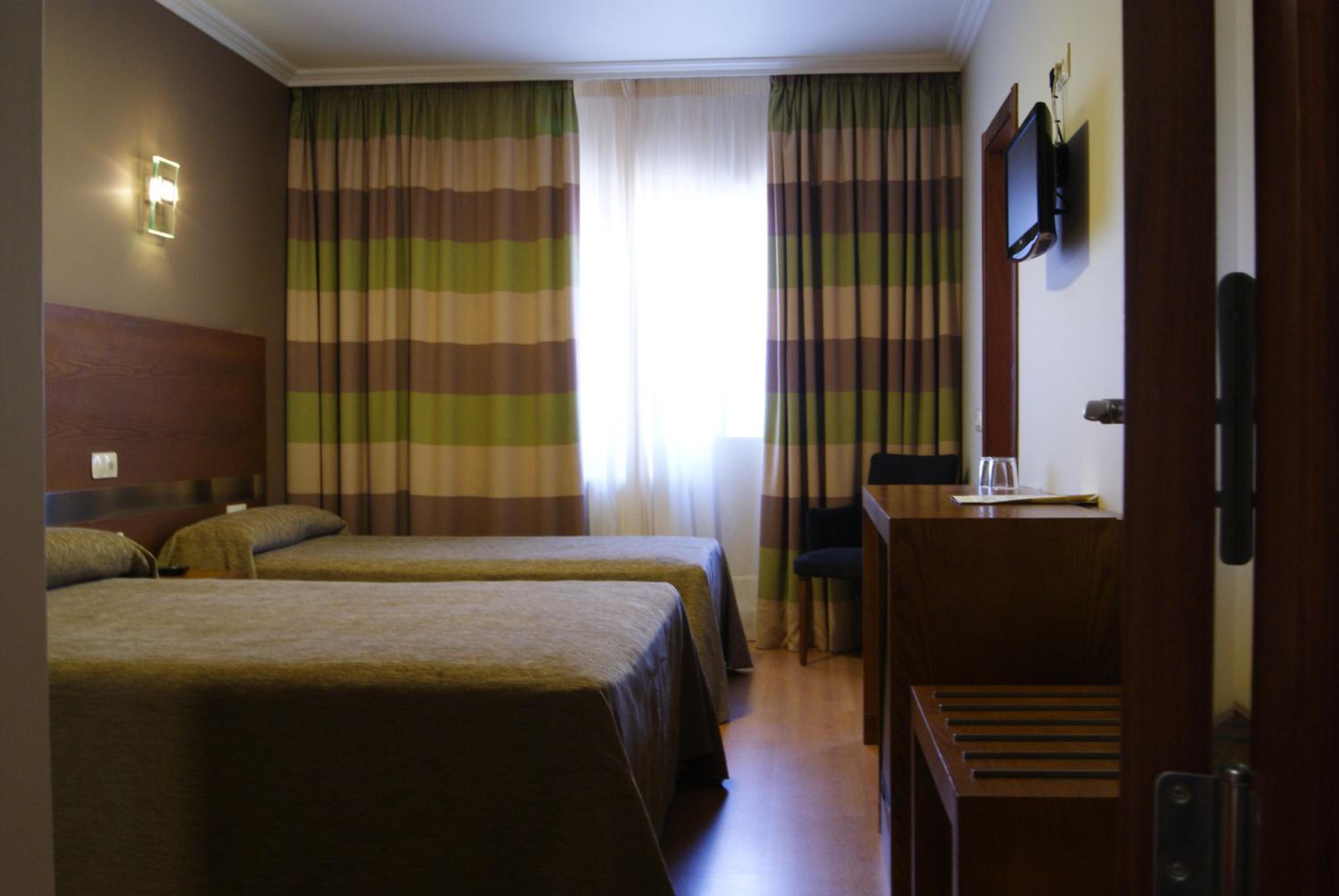 Double Room - Photo 12