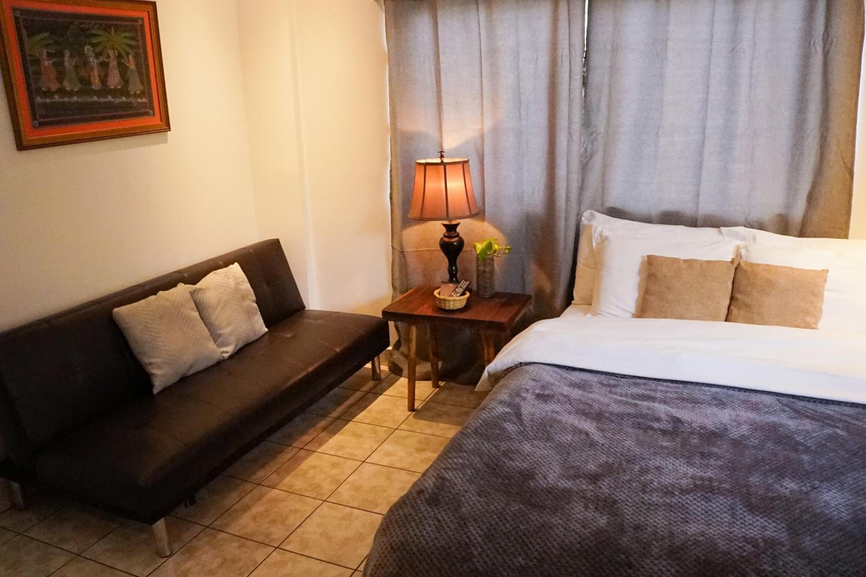 Queen Room photo 1