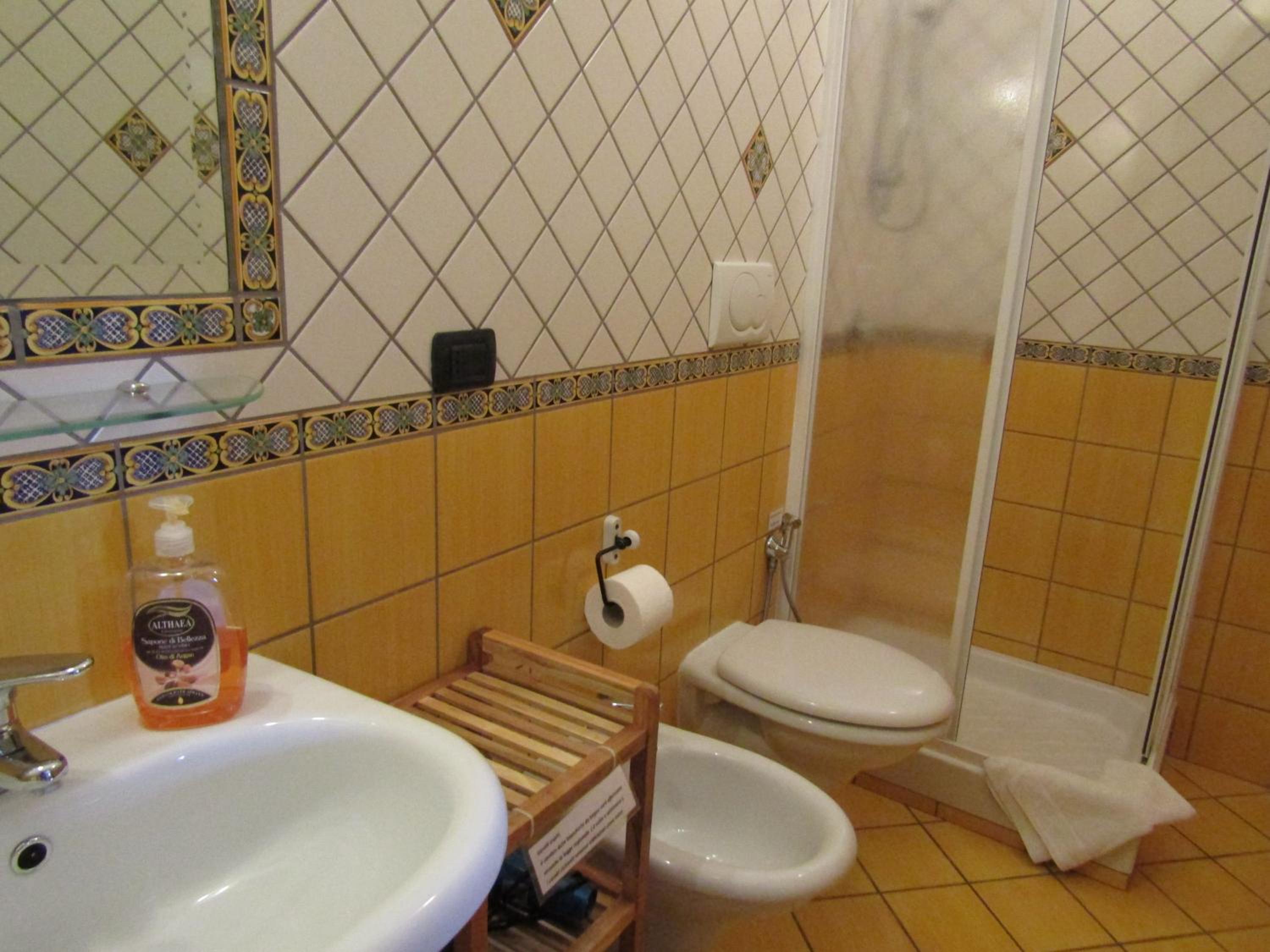 Economy Double Room - Photo 7