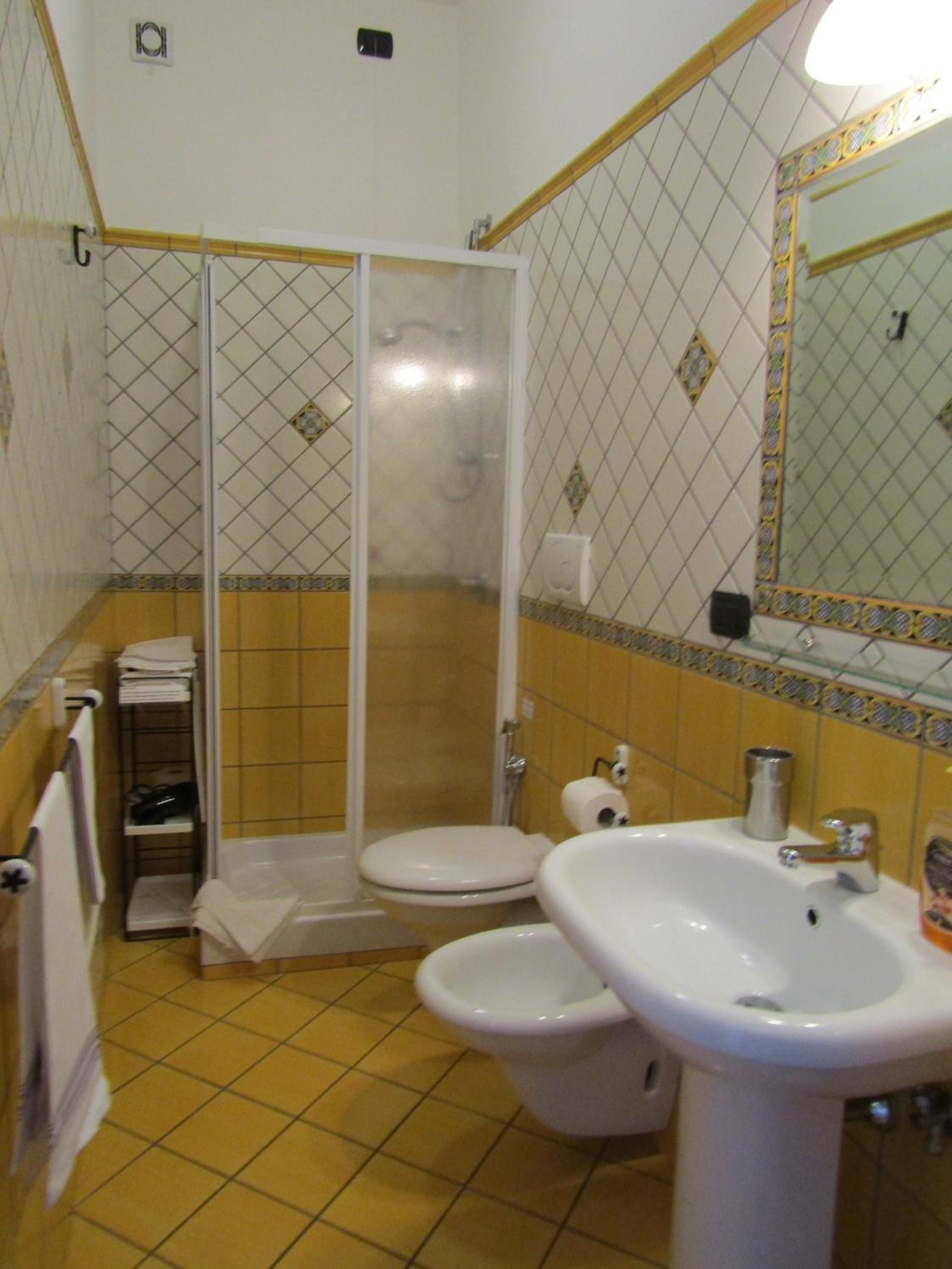 Economy Double Room - Photo 5
