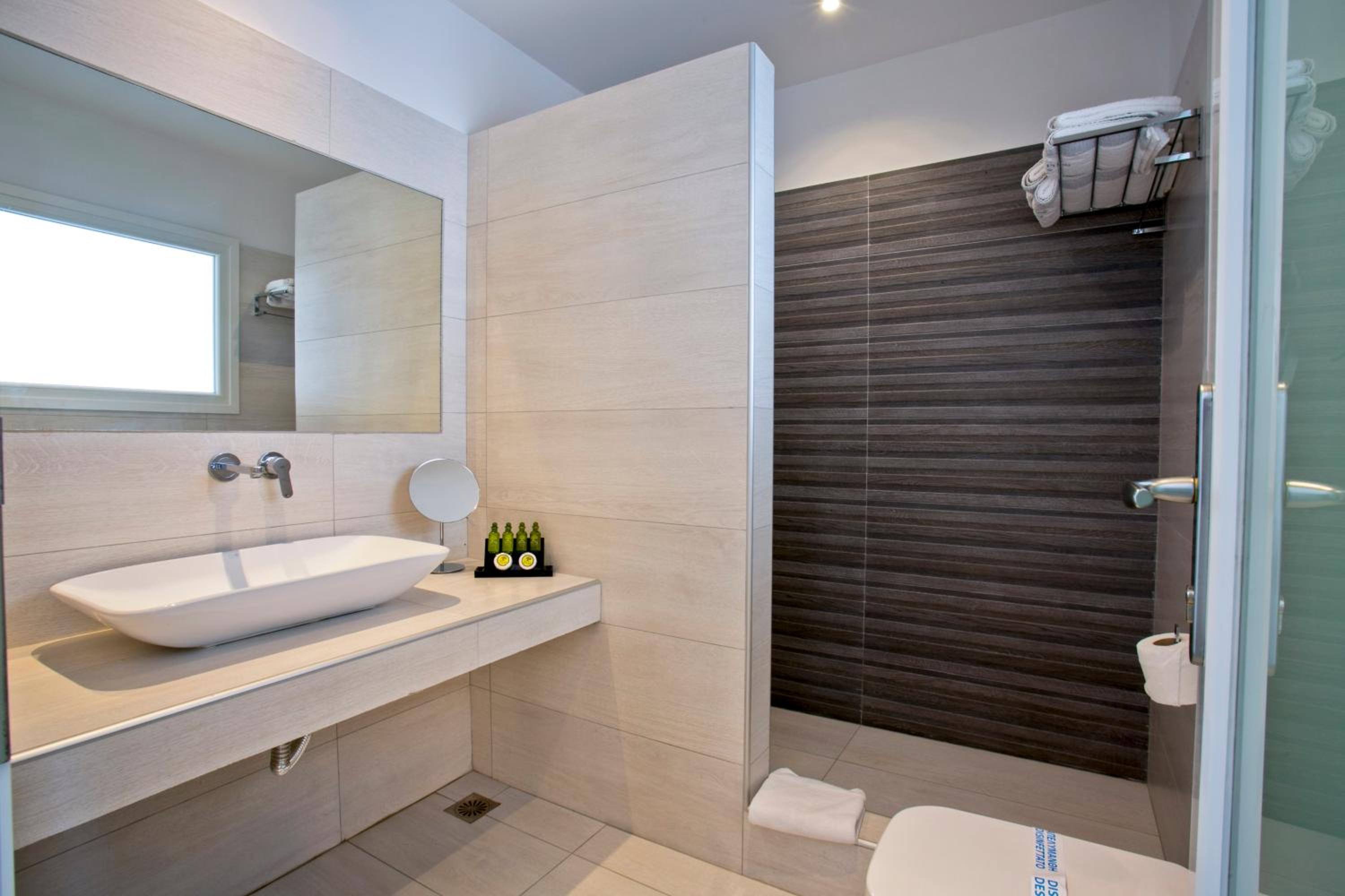Standard Triple Room photo 3