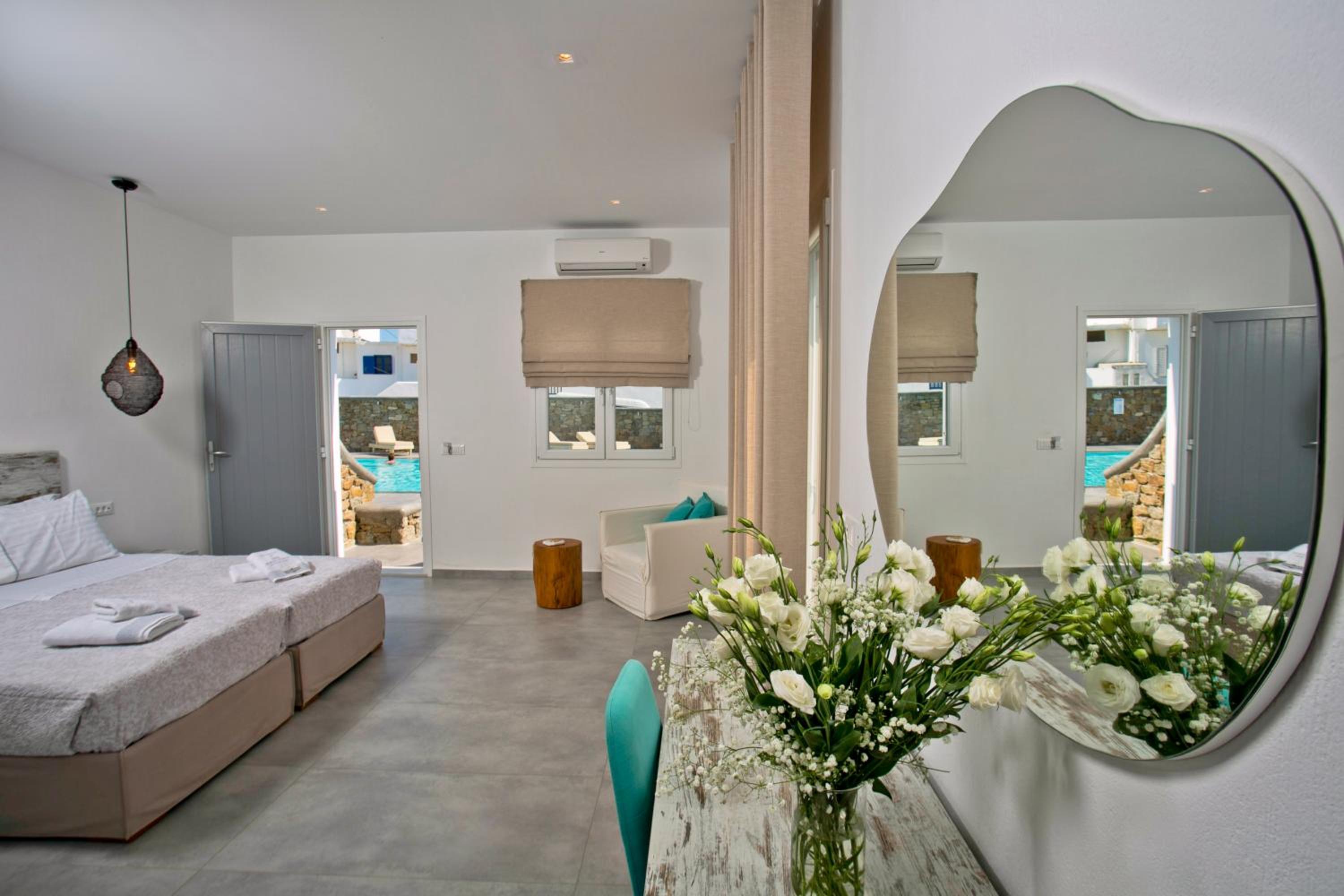 Deluxe Double Room with Pool View photo 1