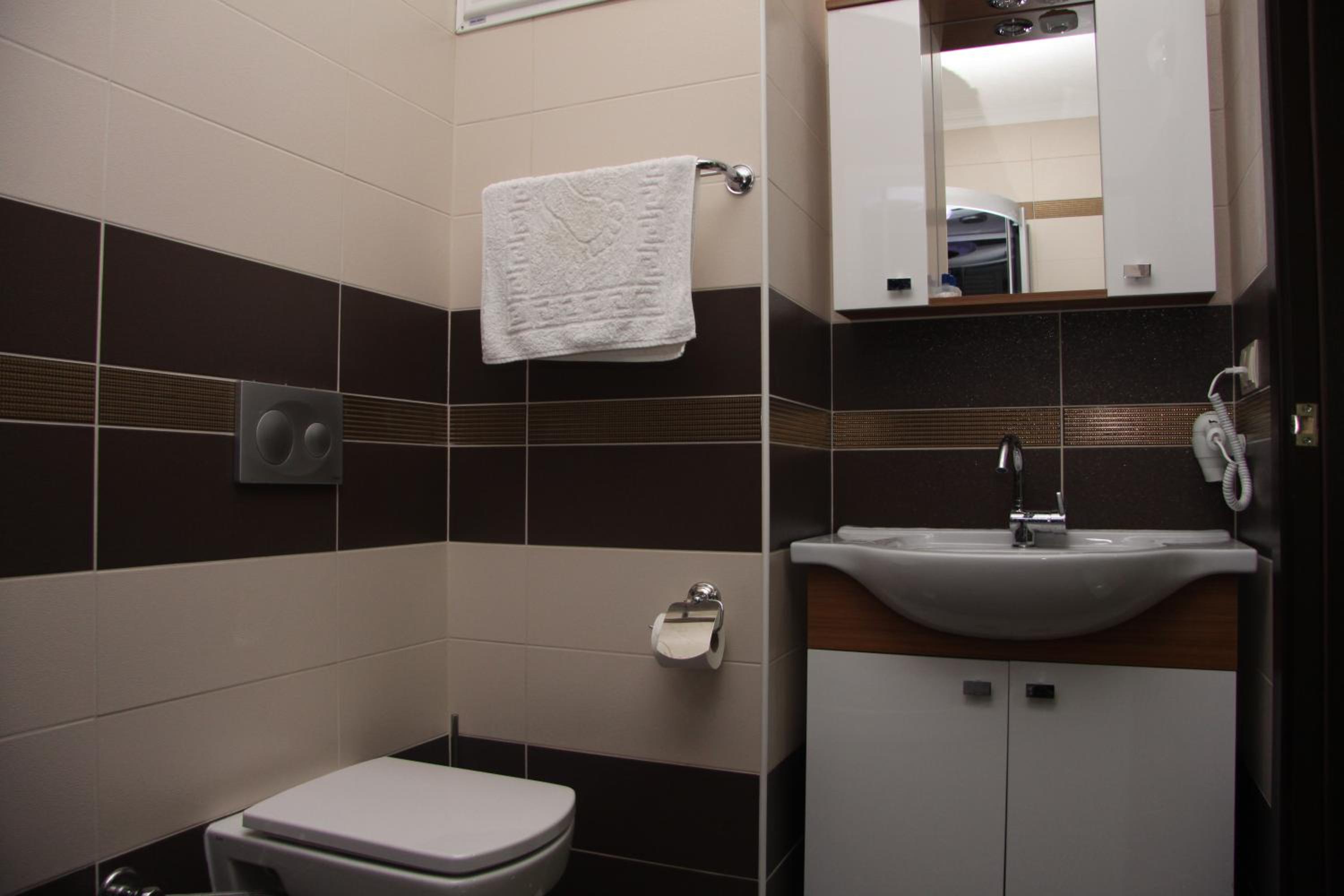 Suite - Photo 13