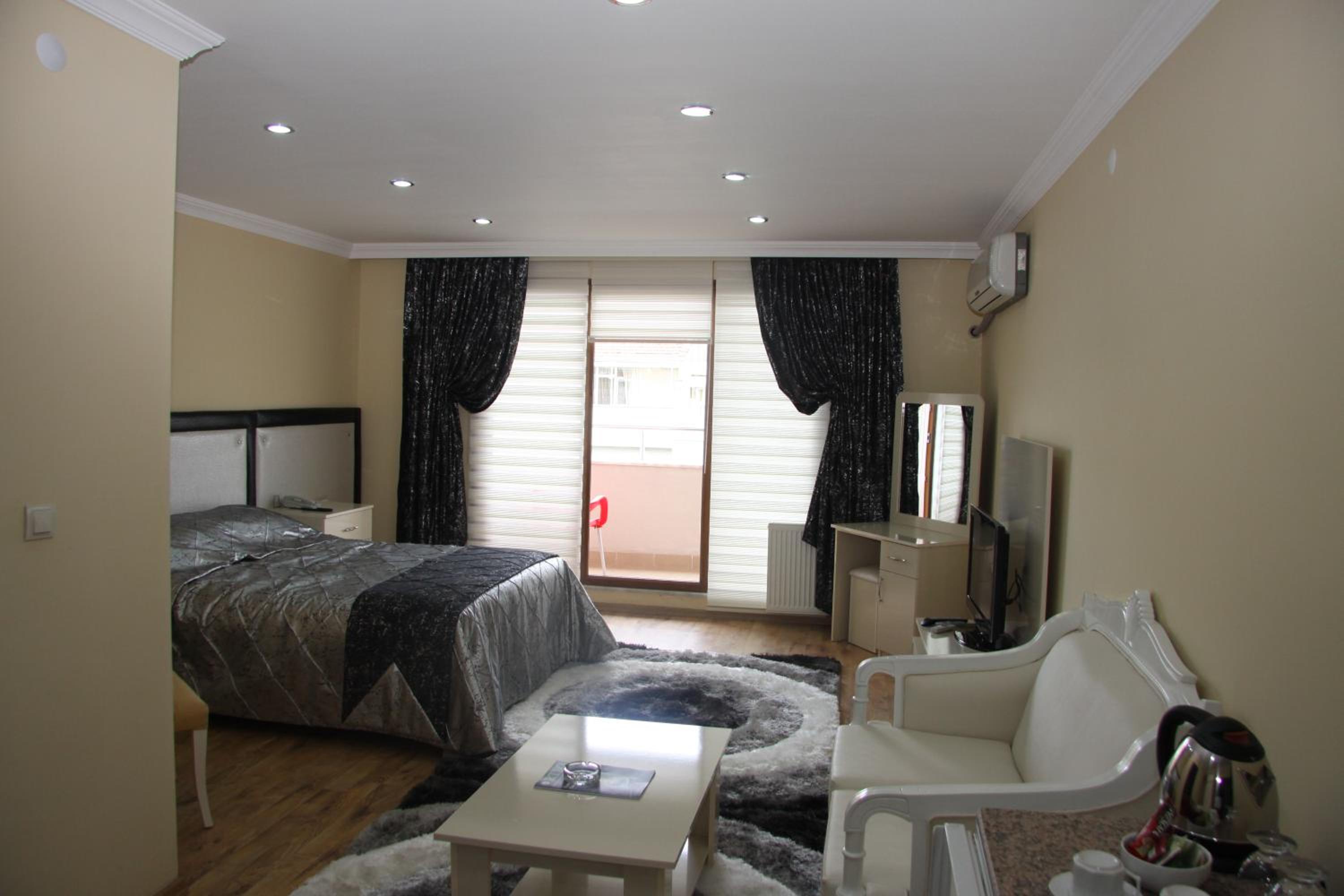 Suite - Photo 1