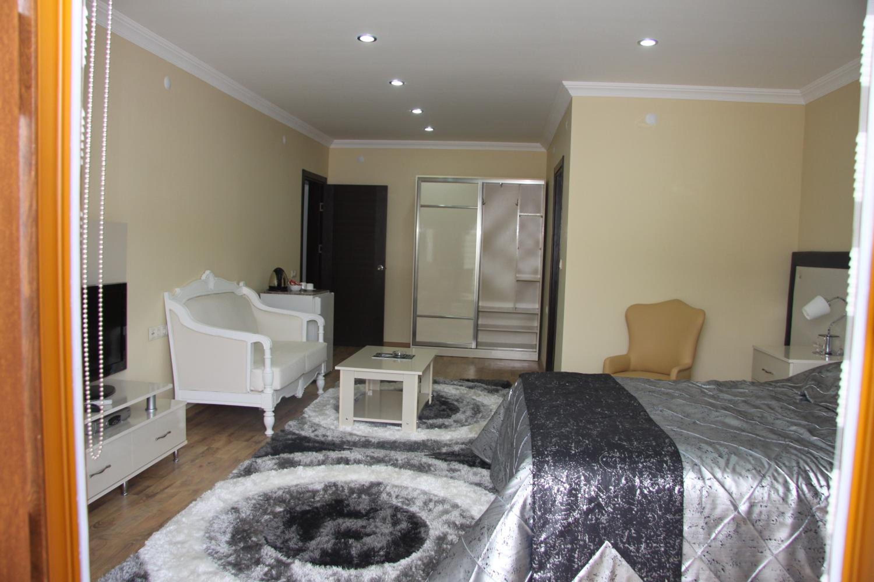 Suite - Photo 5
