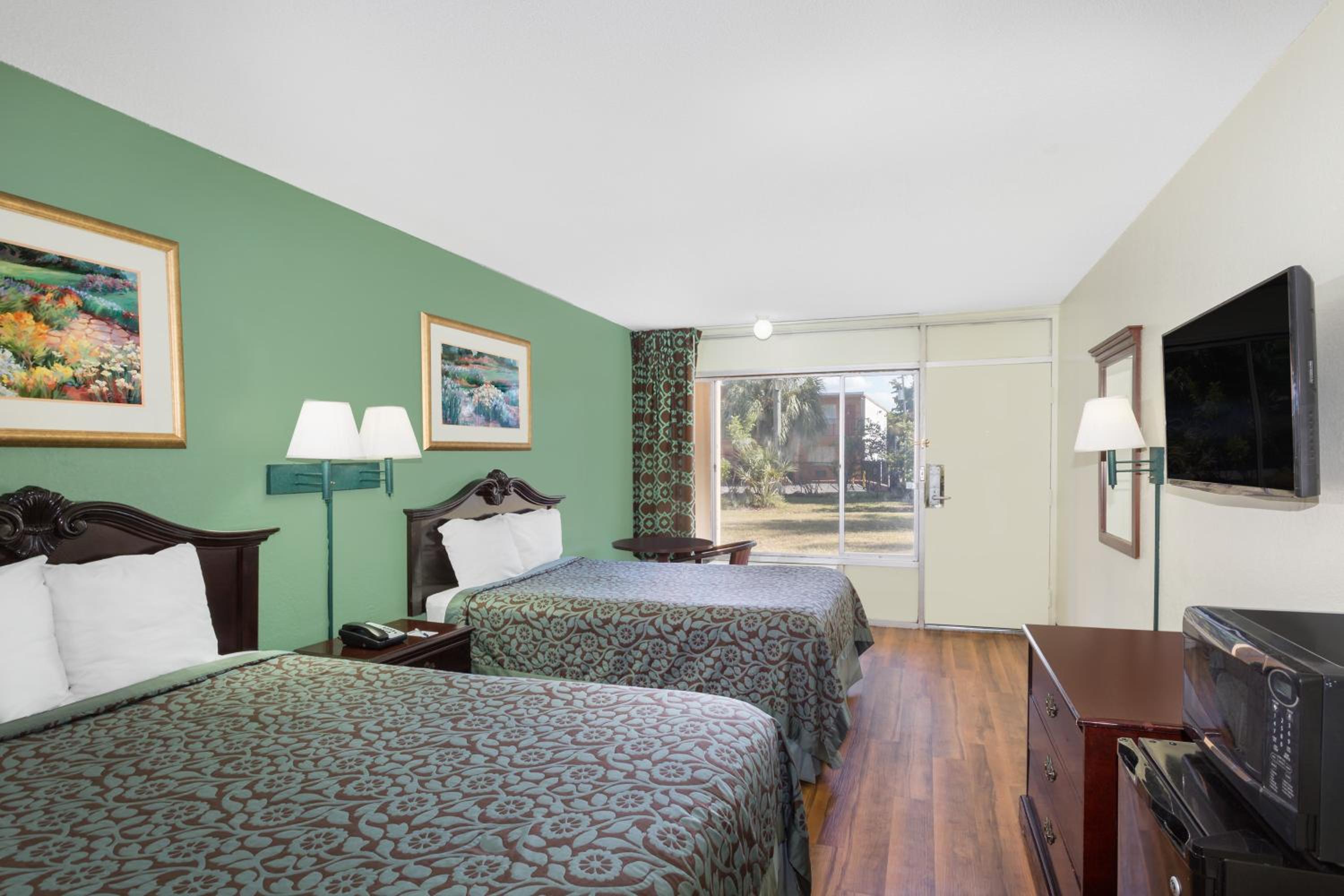 Double Room with Two Double Beds - Non-Smoking photo 2