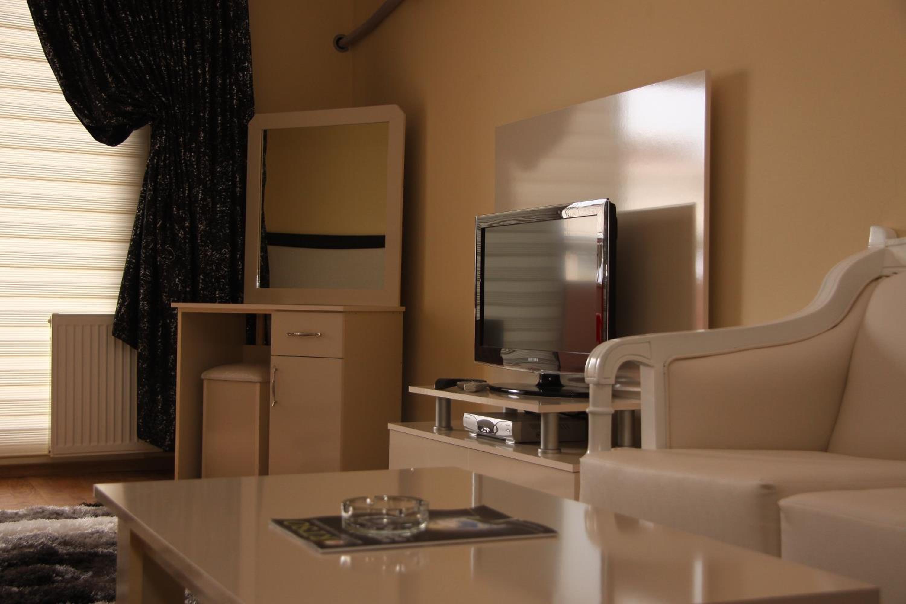 Suite - Photo 10