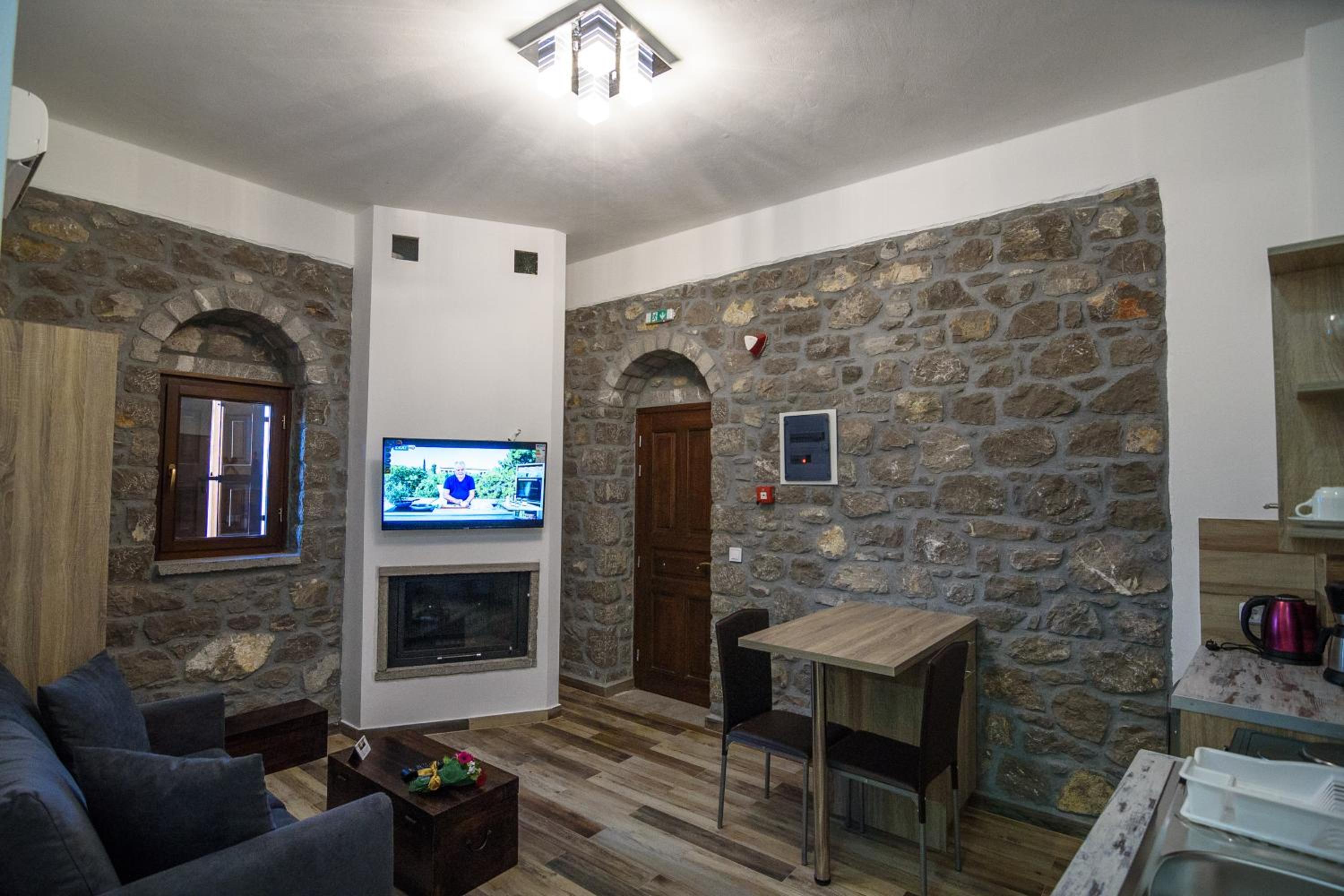 Apartment with Mountain View photo 1