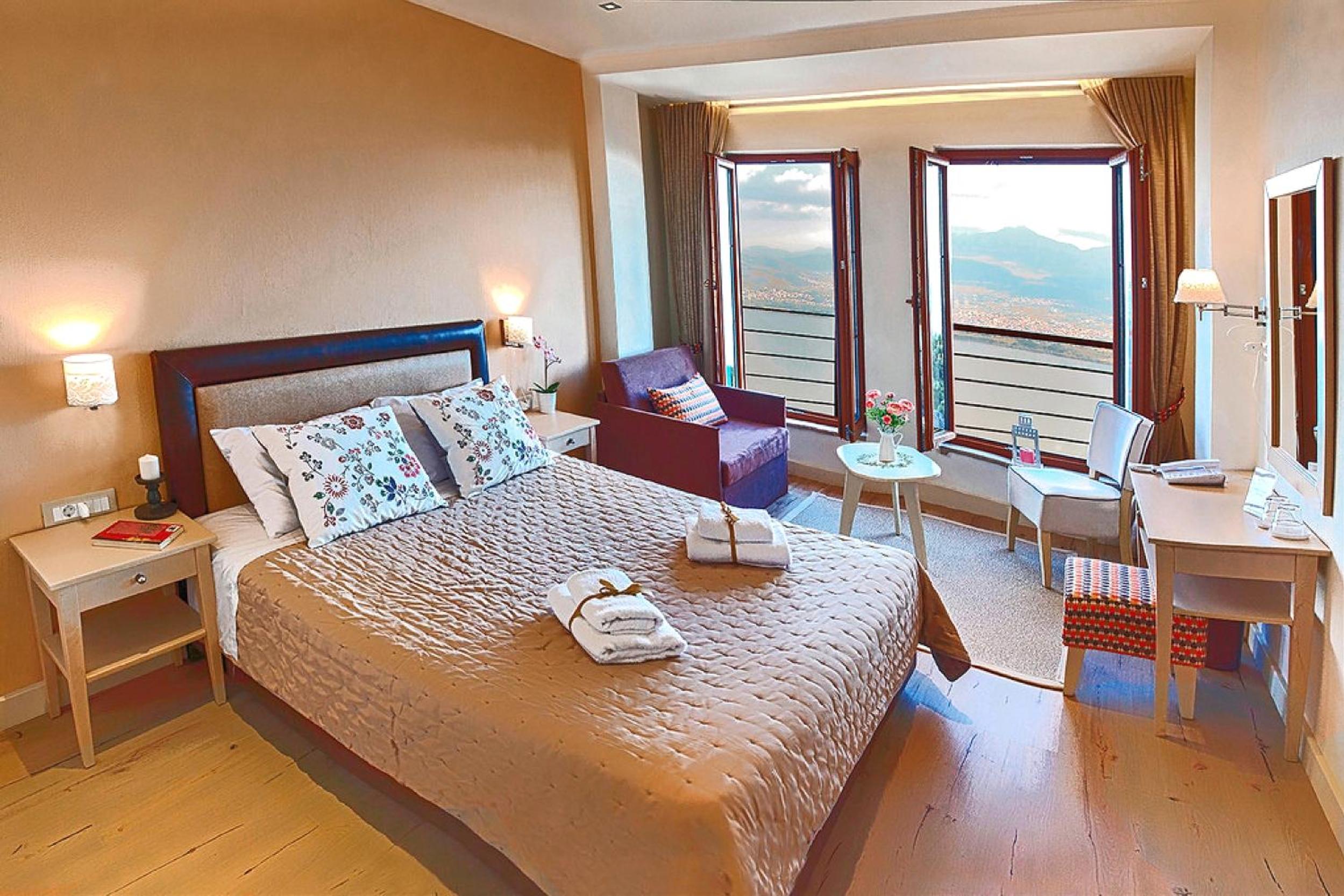Junior Suite with Lake View