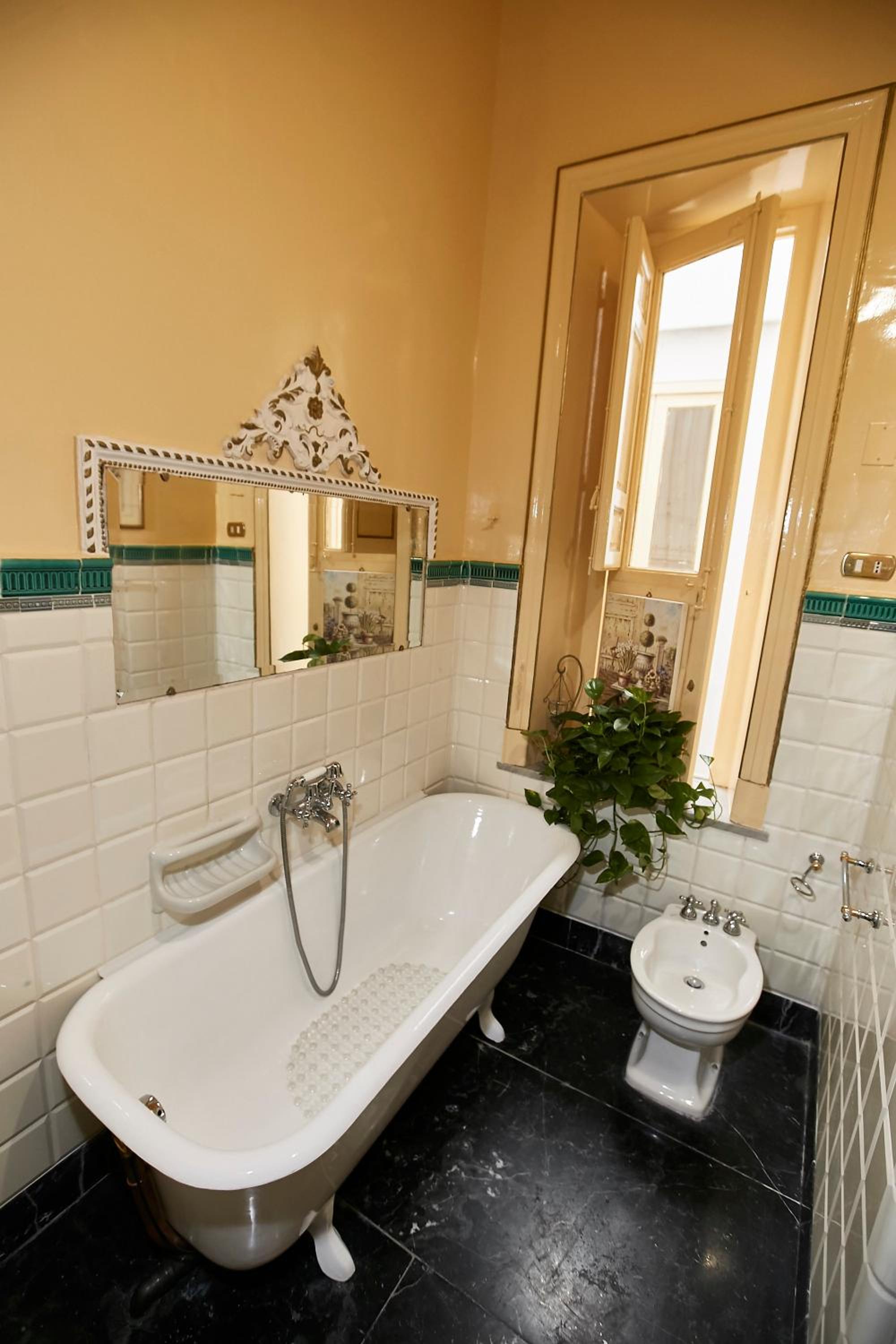 Two-Bedroom Apartment - Photo 2