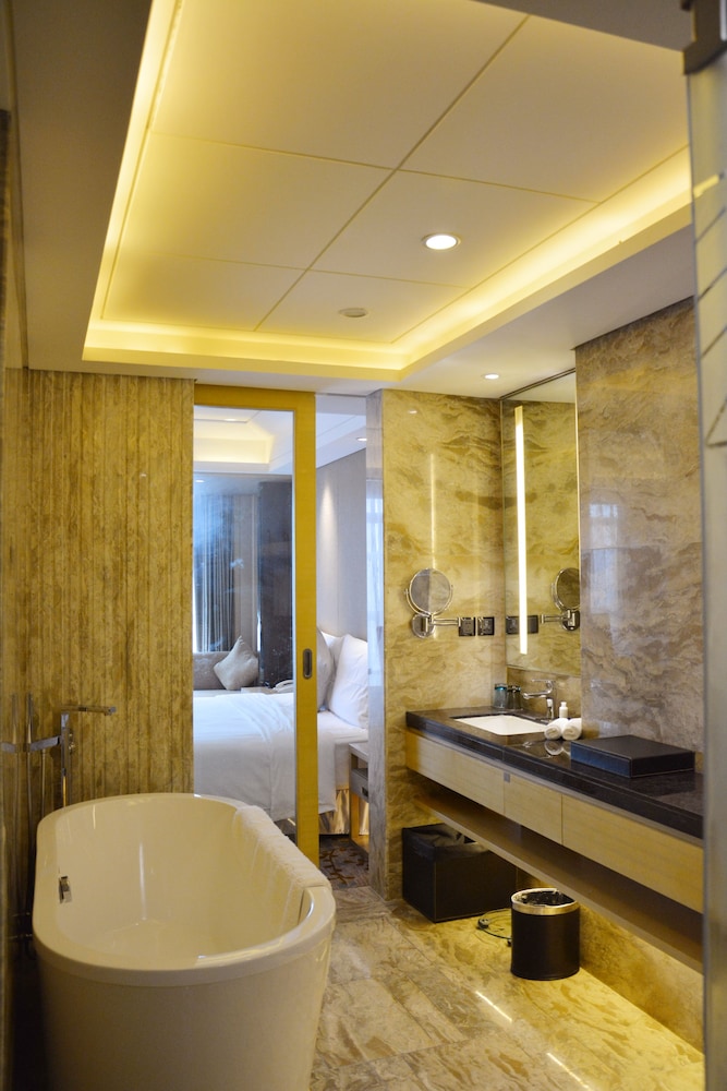 Deluxe Business Room photo 3