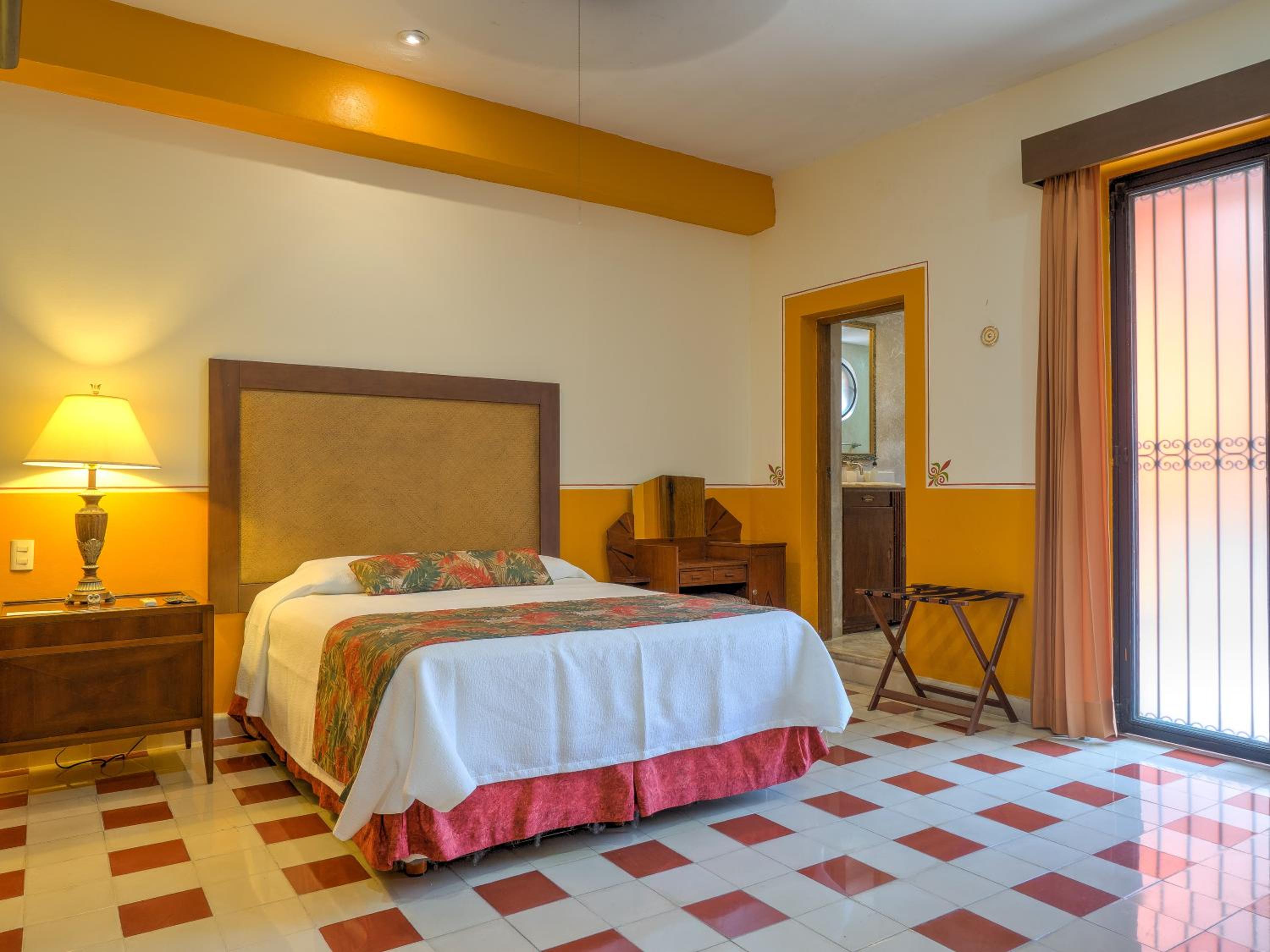 Queen Room with Pool View photo 2