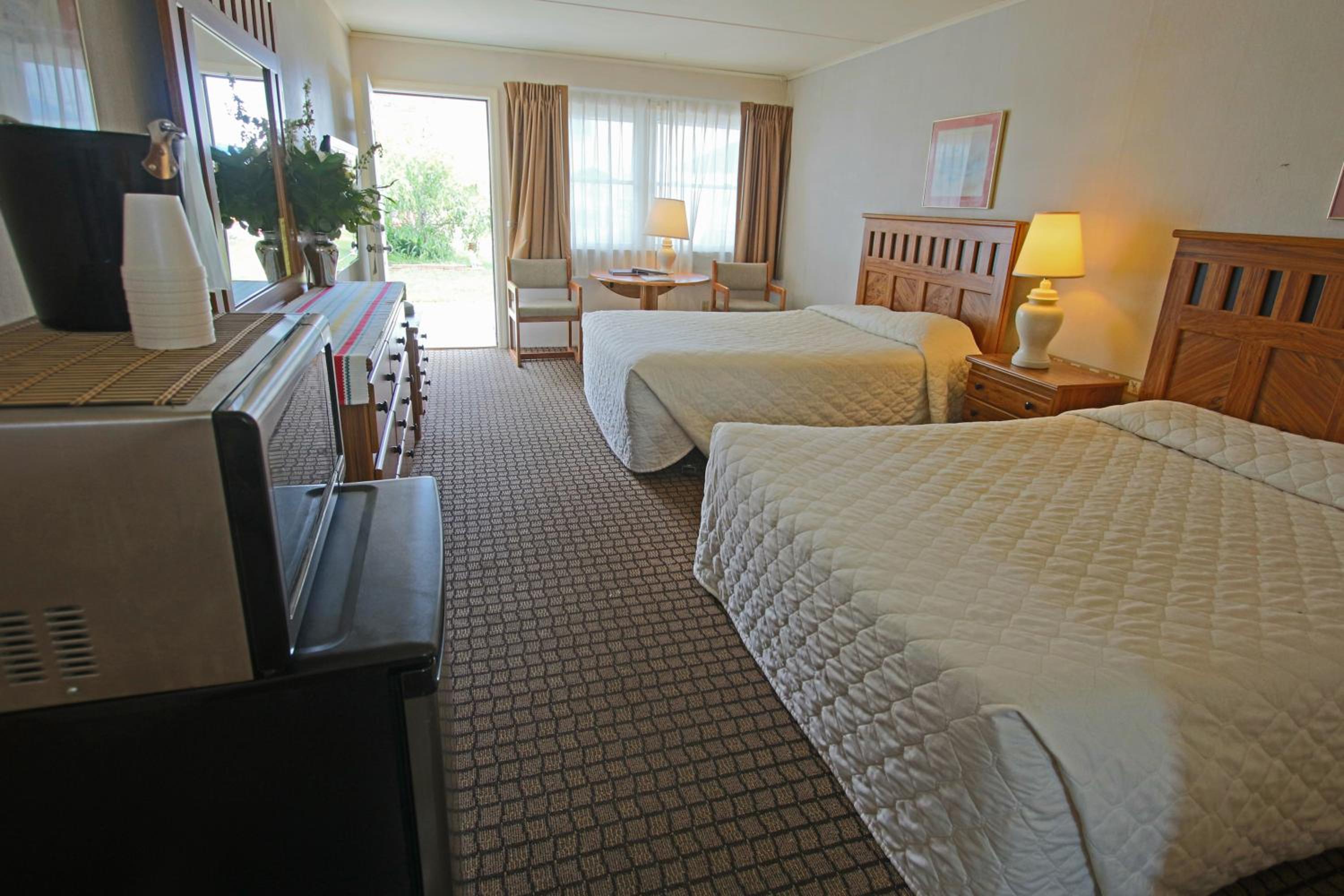 Queen Room with Two Queen Beds - Pool View - Photo 1