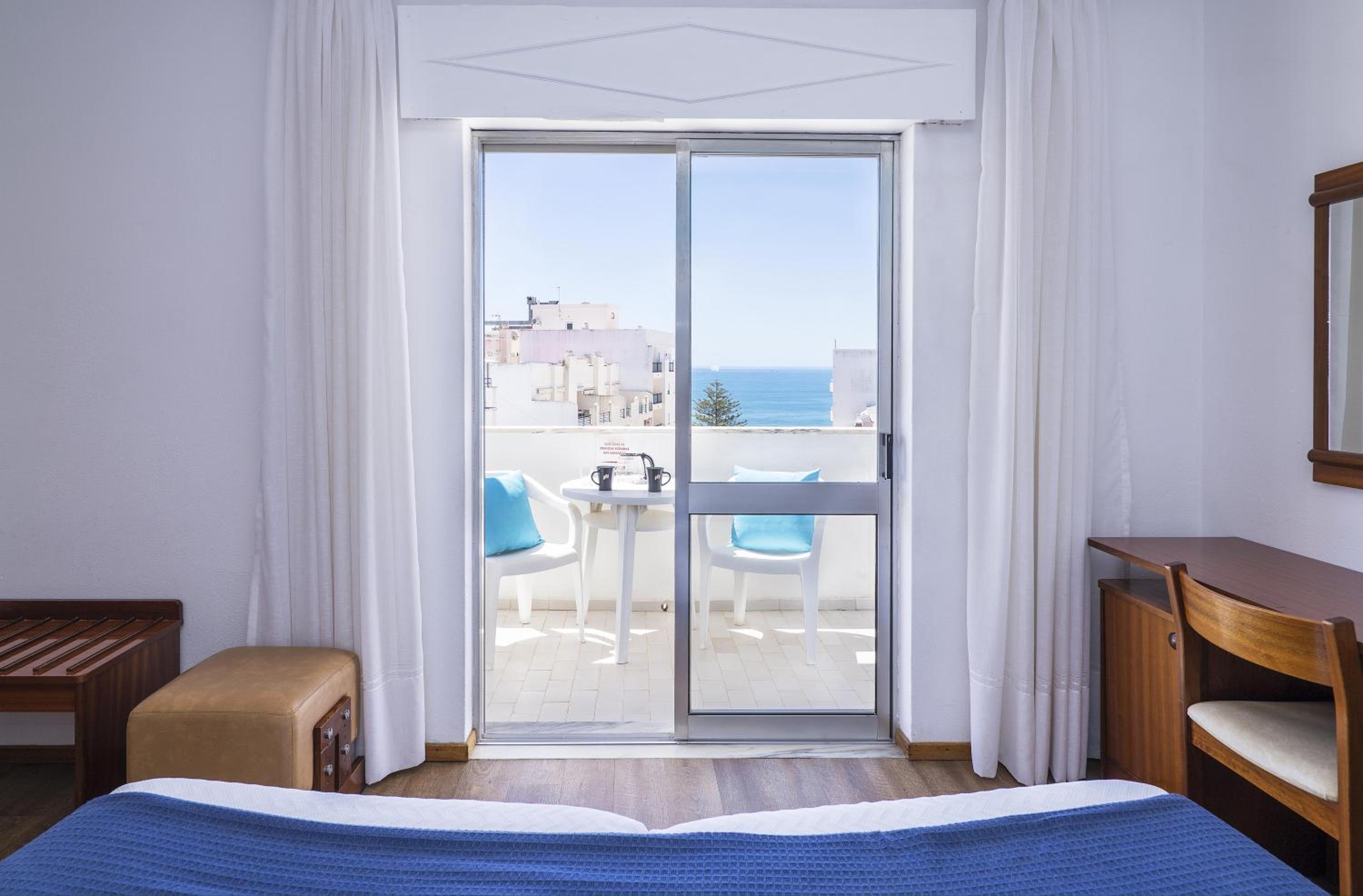 One-Bedroom Apartment with Sea View photo 1