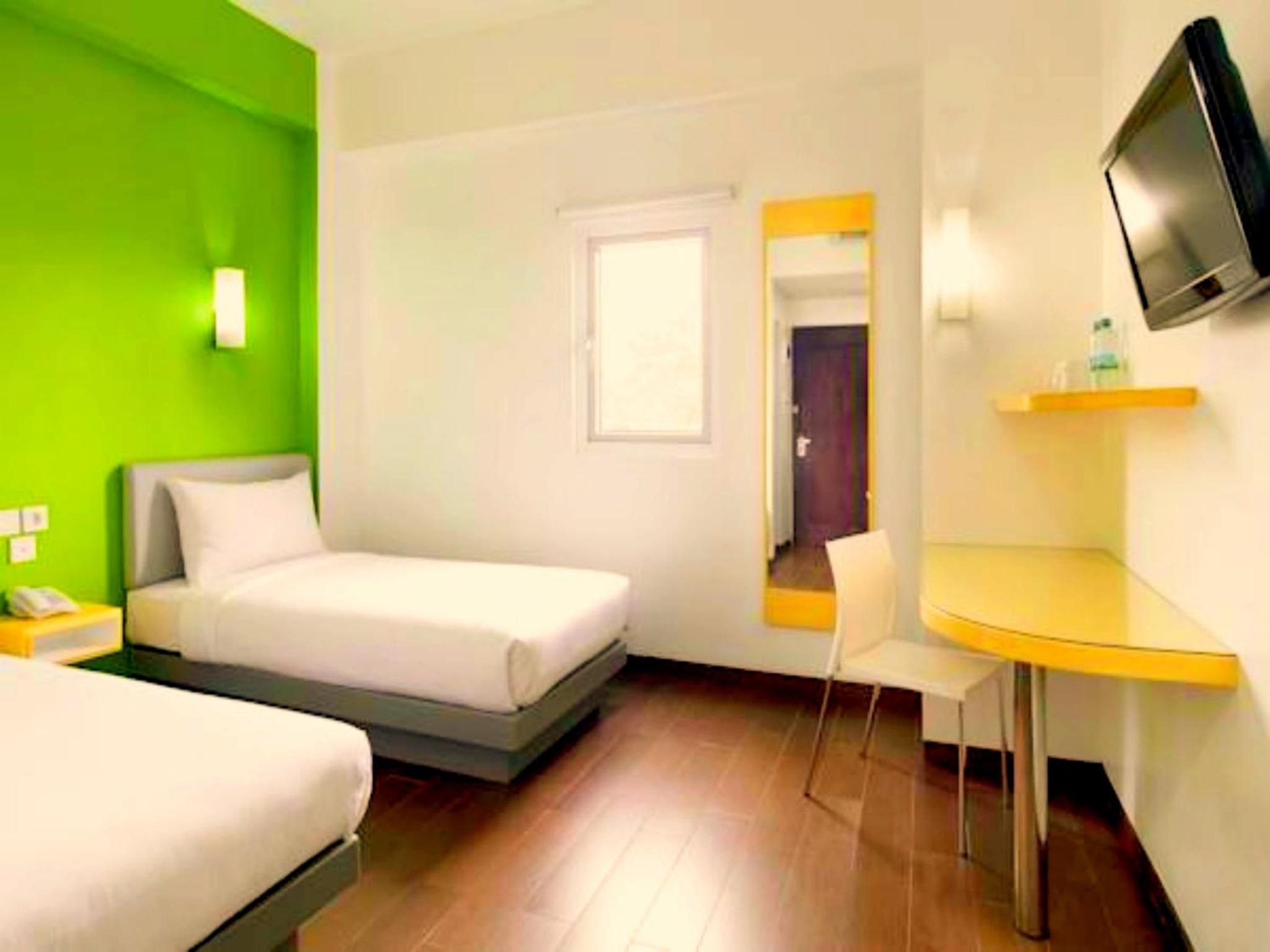 Smart Twin Room photo 2