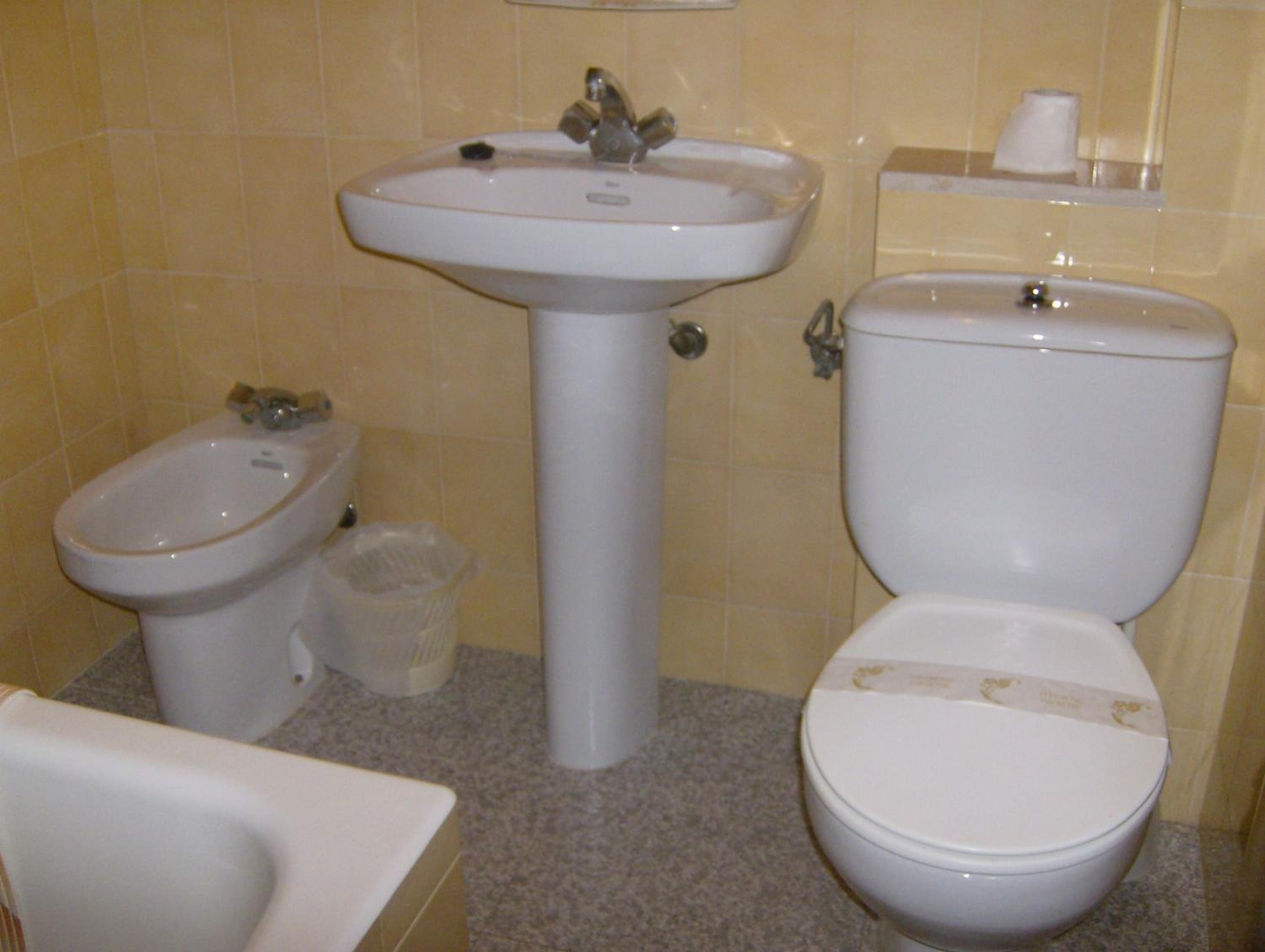 Triple Room with 2 Beds photo 3
