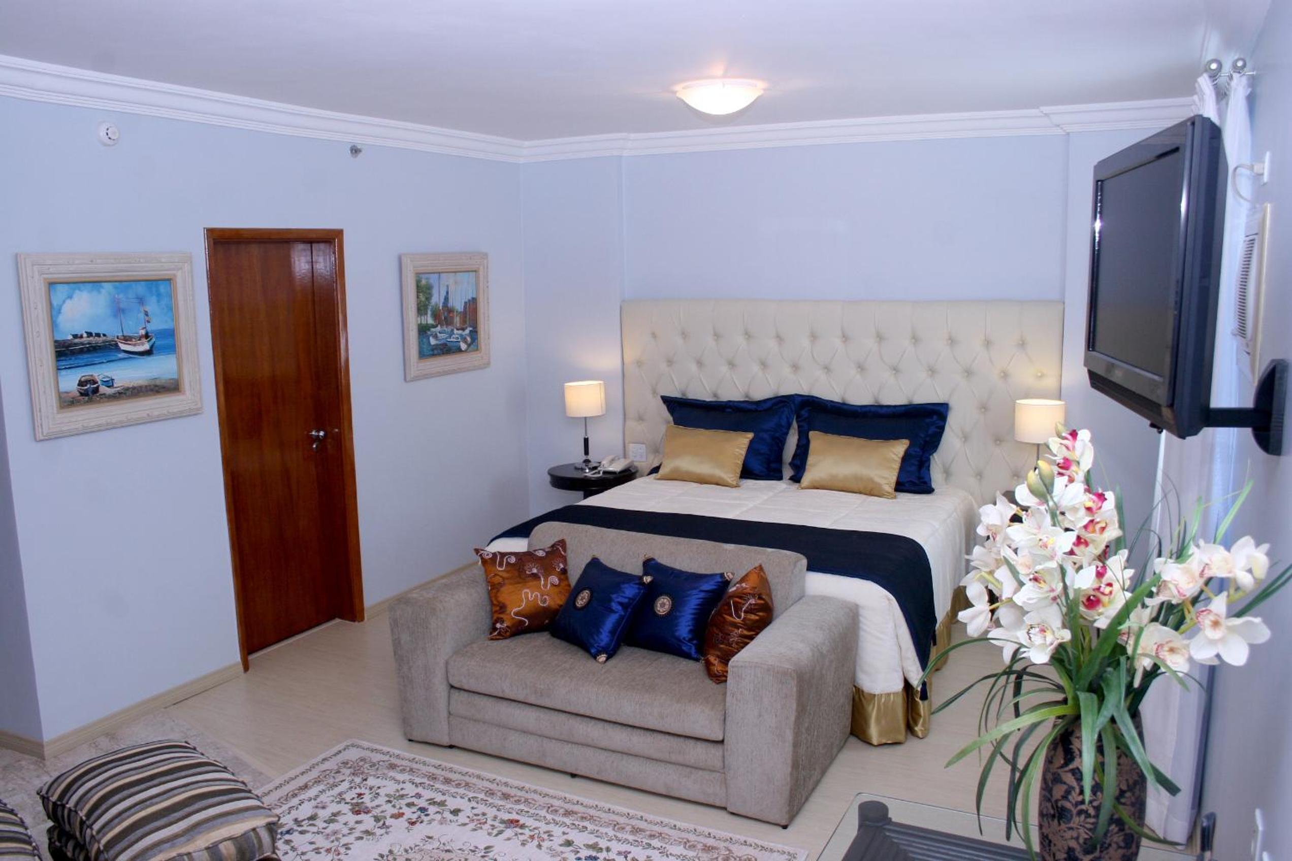 Senior Suite - Photo 20