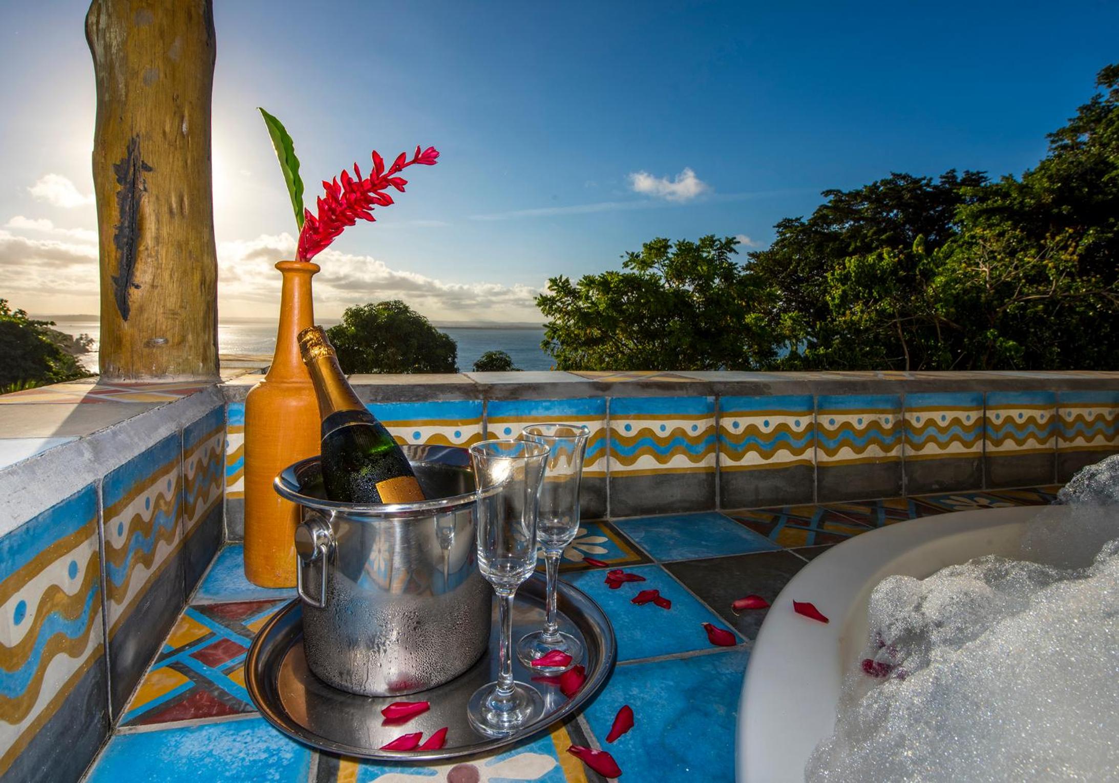 Panoramic suite with hot tub with balcony and sea and sunset view - Photo 10