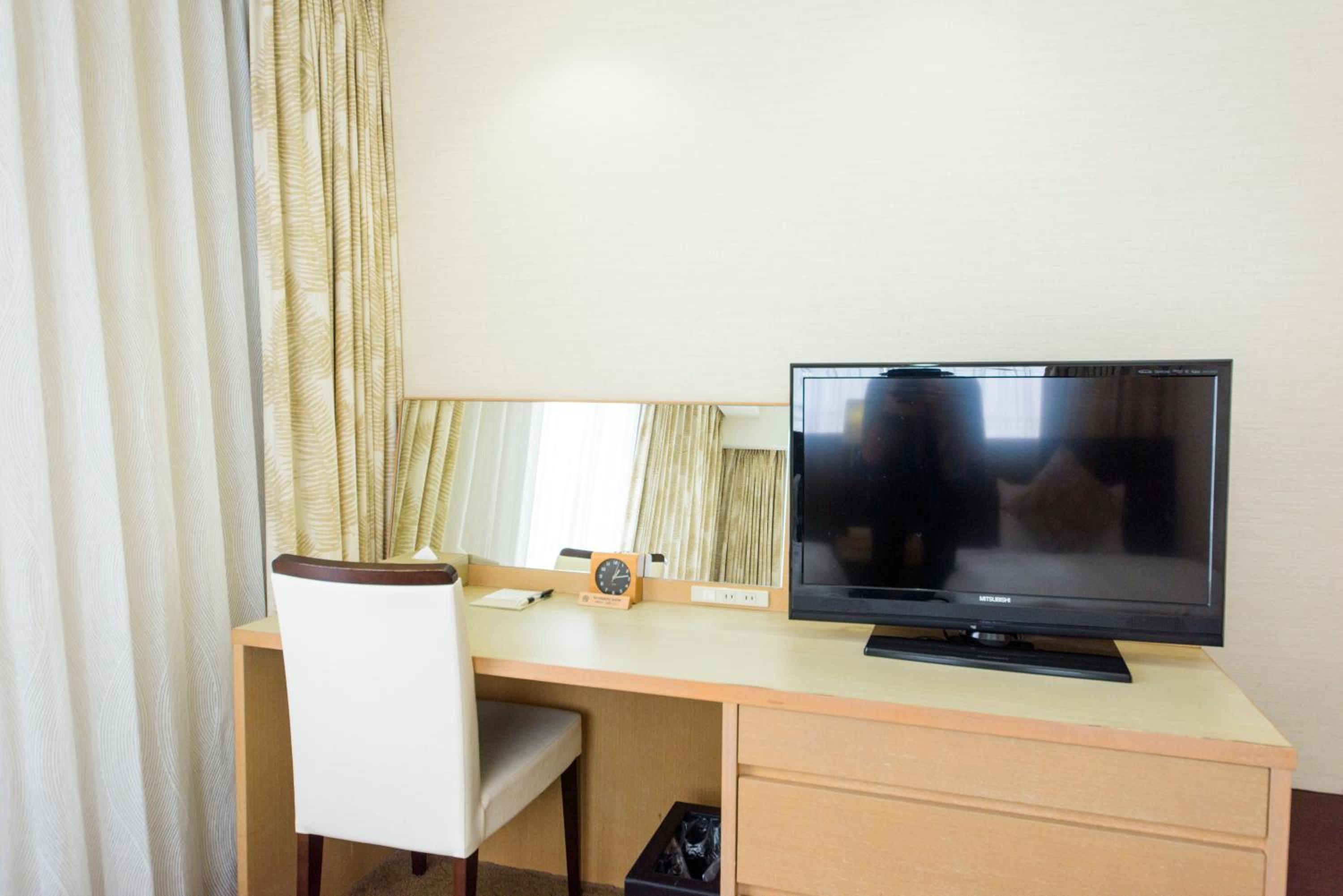 Twin Room - Non-Smoking - Photo 3