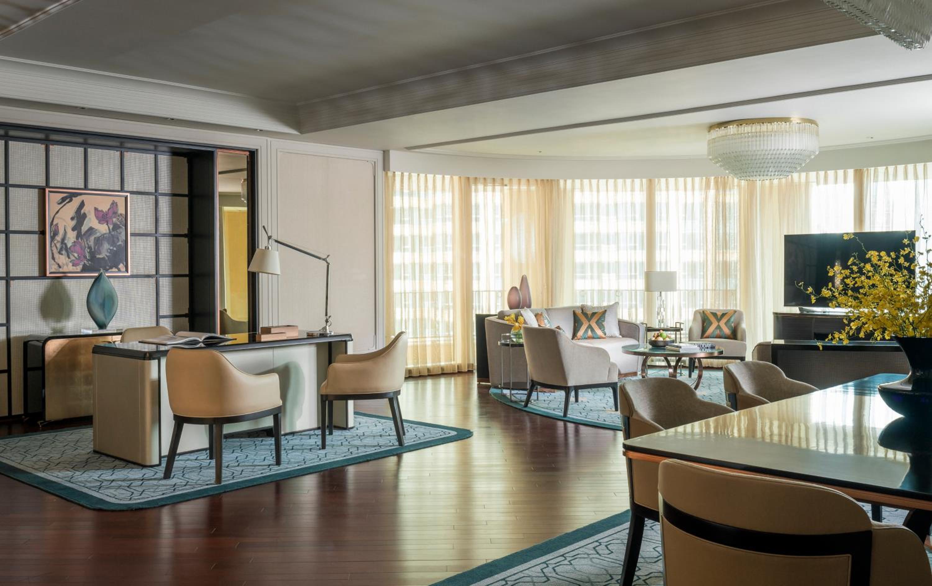 Ambassador King Suite