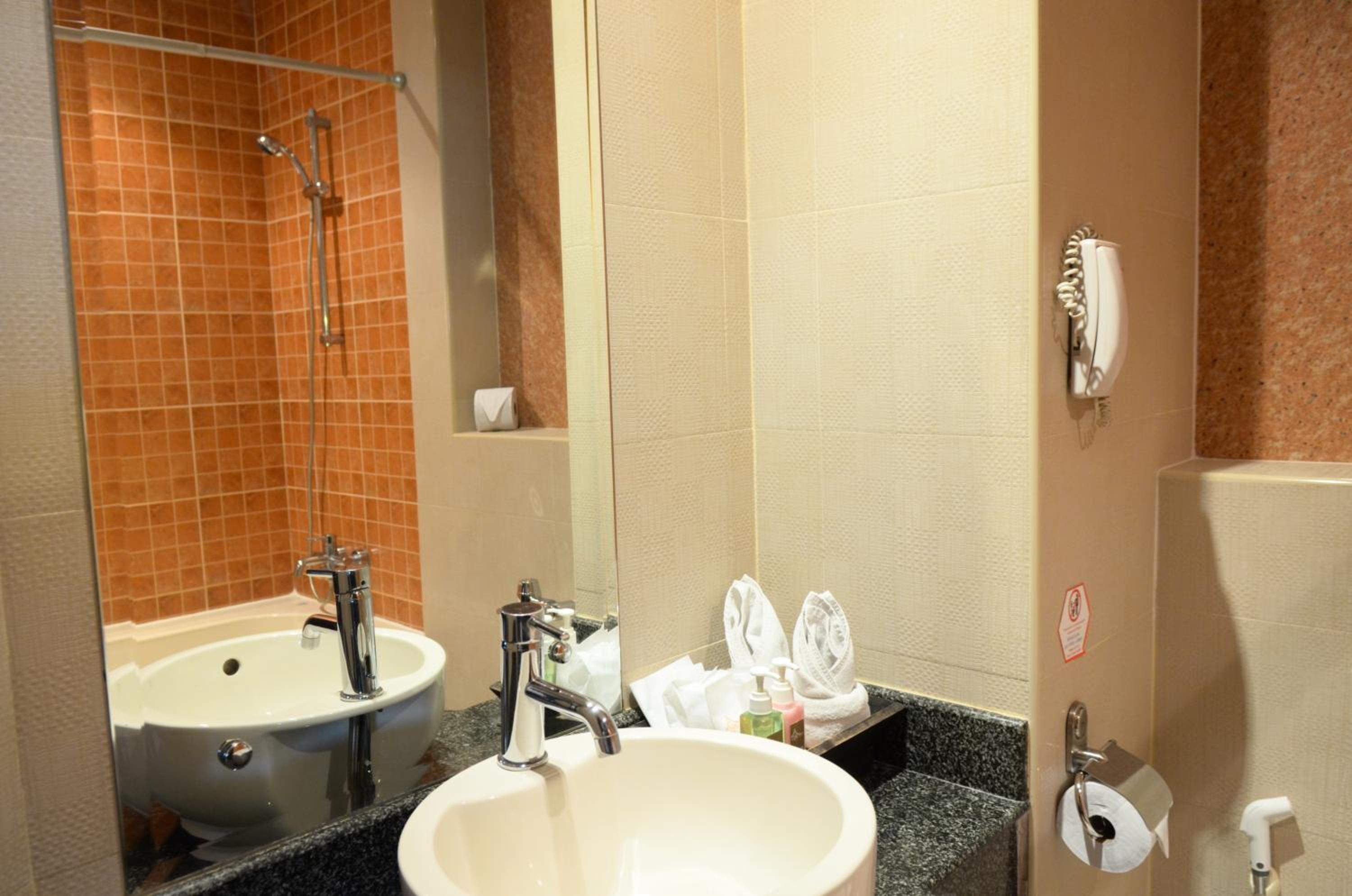 Deluxe Double or Twin Room with Pool View - Photo 2