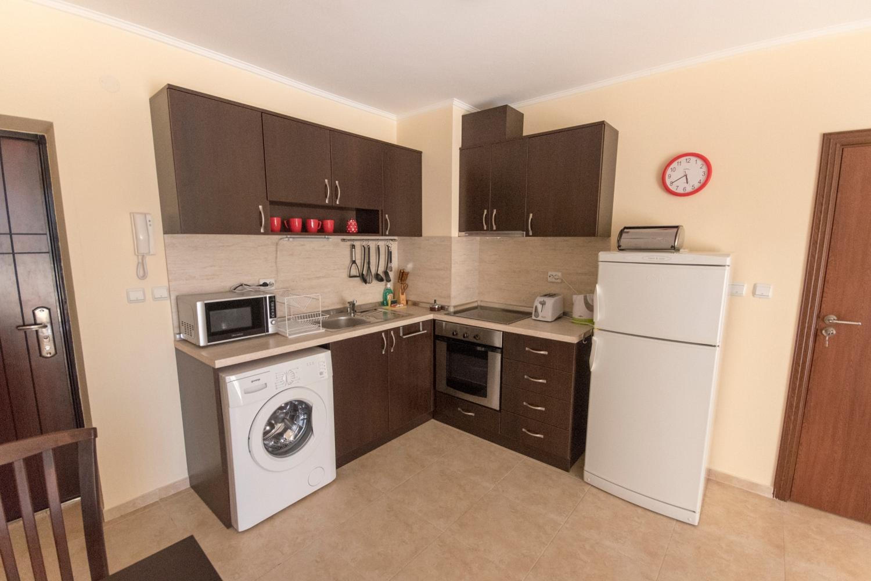 Two-Bedroom Apartment with Balcony photo 2