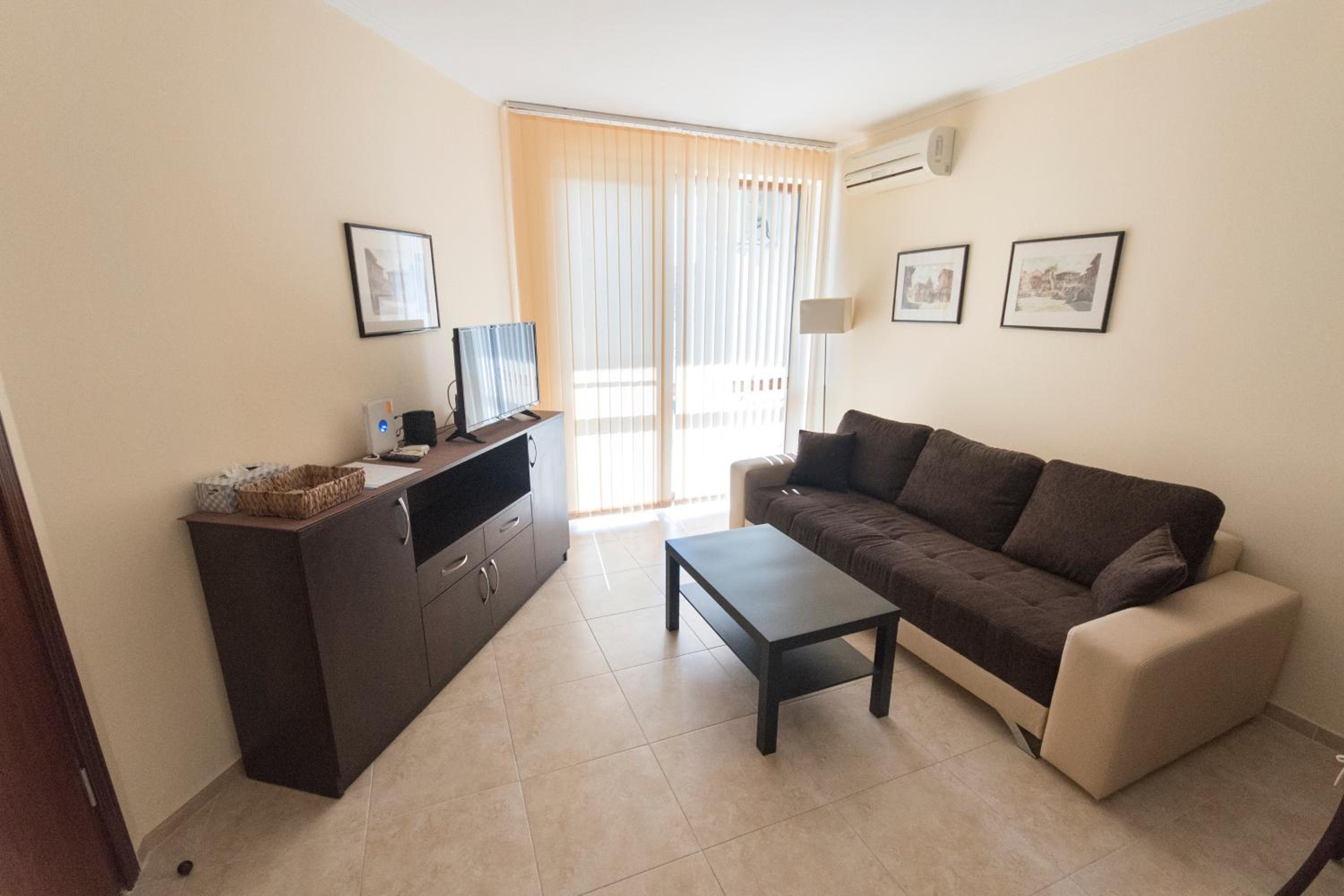 Two-Bedroom Apartment with Balcony photo 3