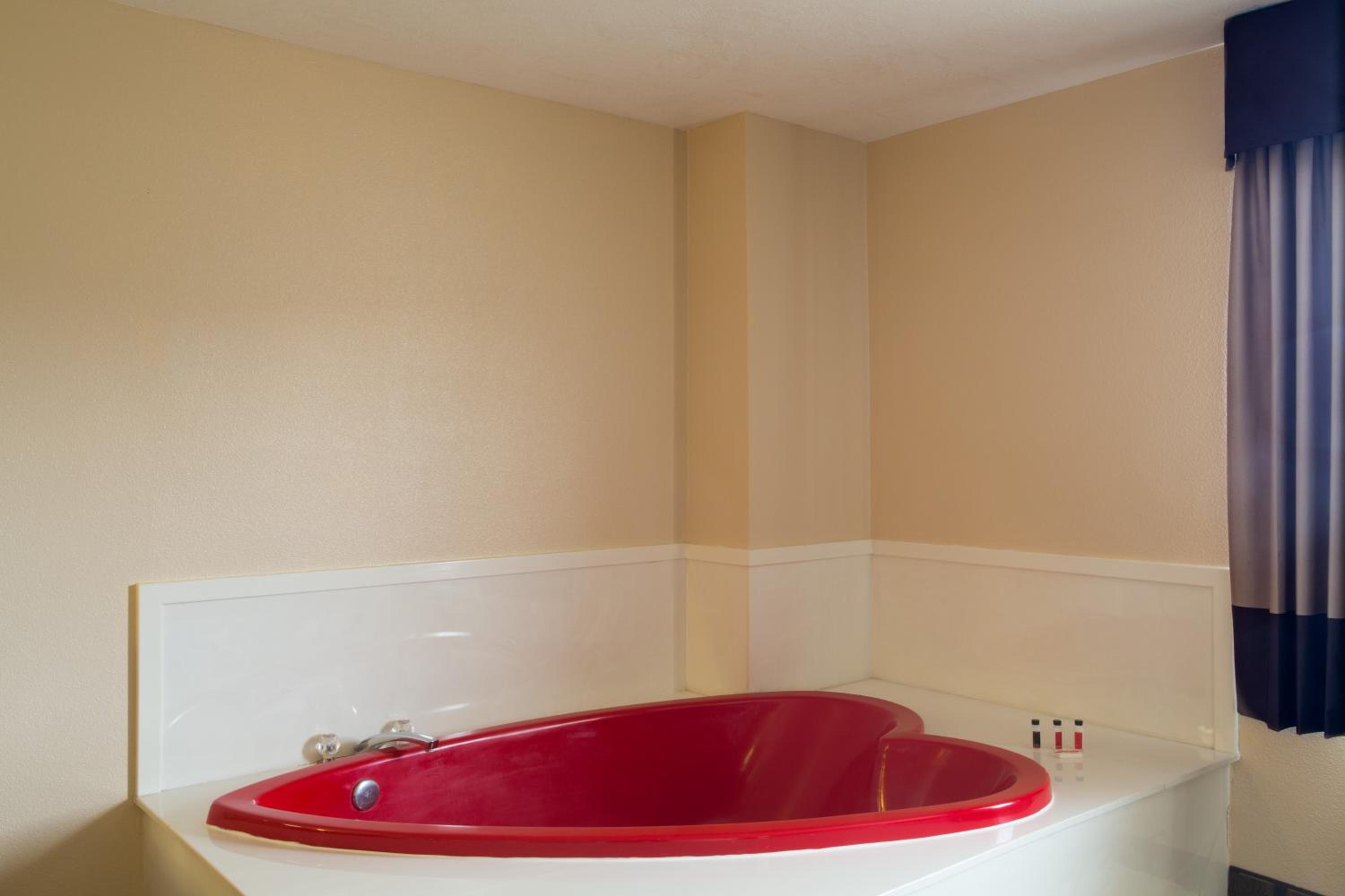 Deluxe King Suite - Photo 6