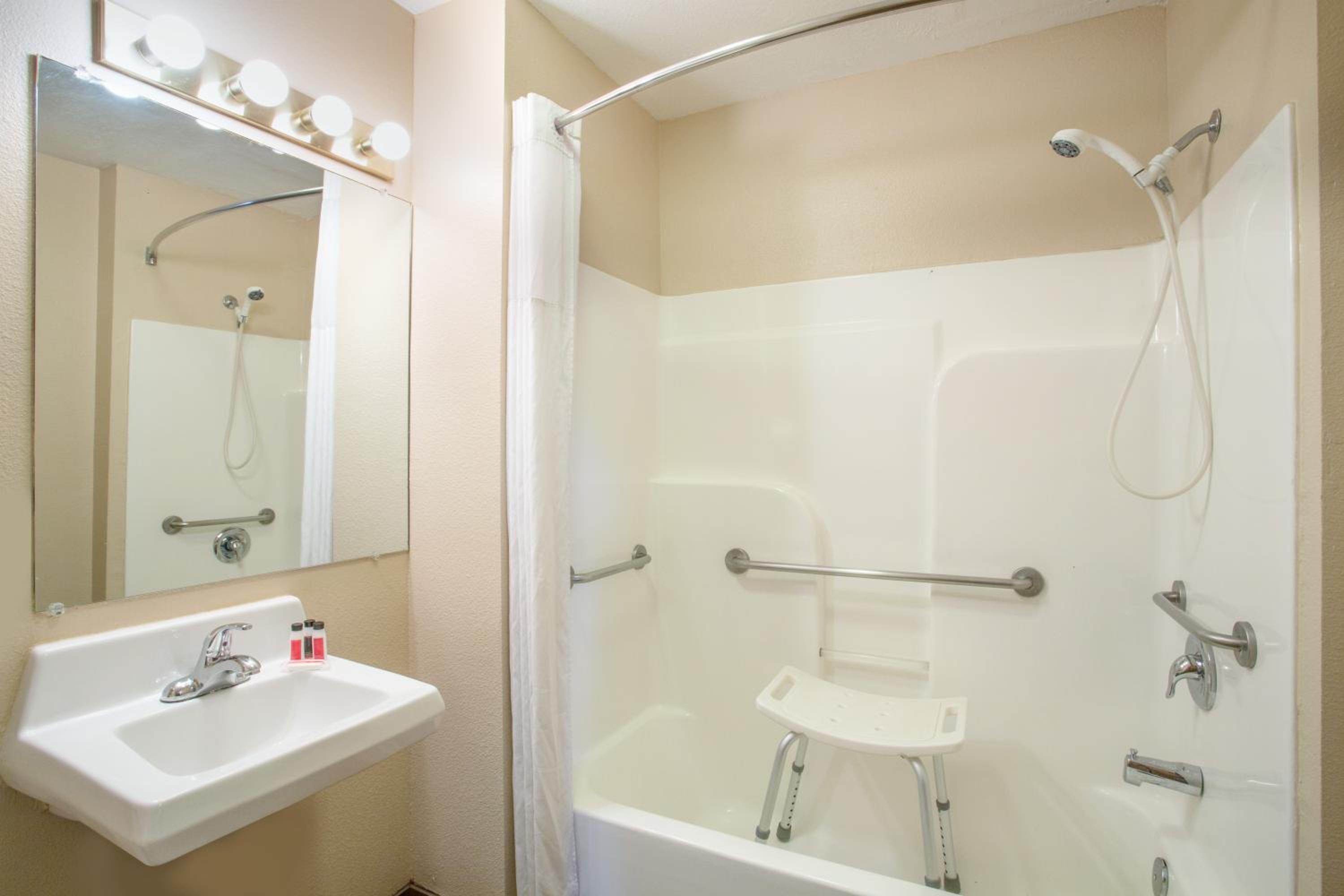 Queen Room - Disability Access/Non-Smoking - Photo 4