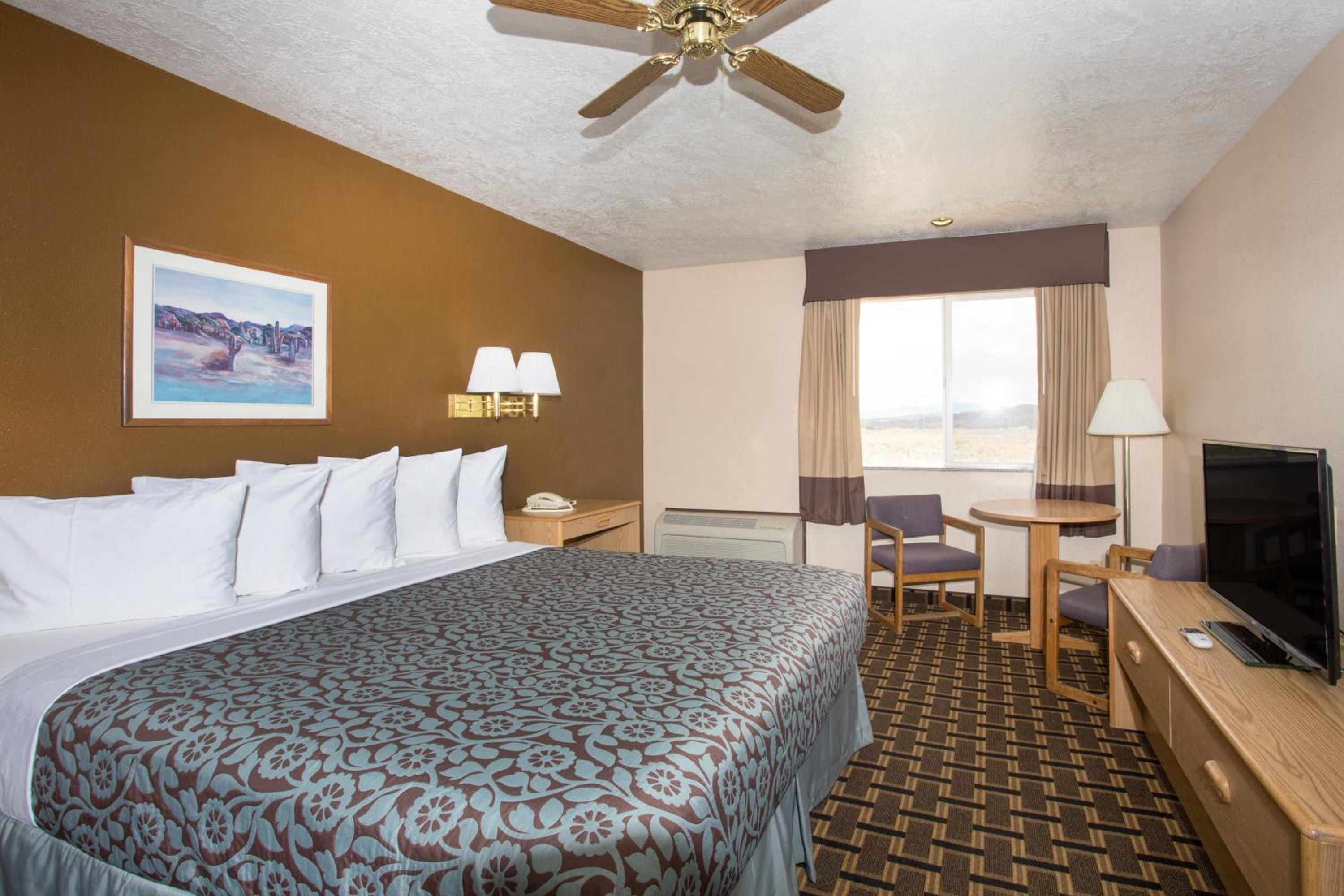 King Room - Non-Smoking - Photo 1