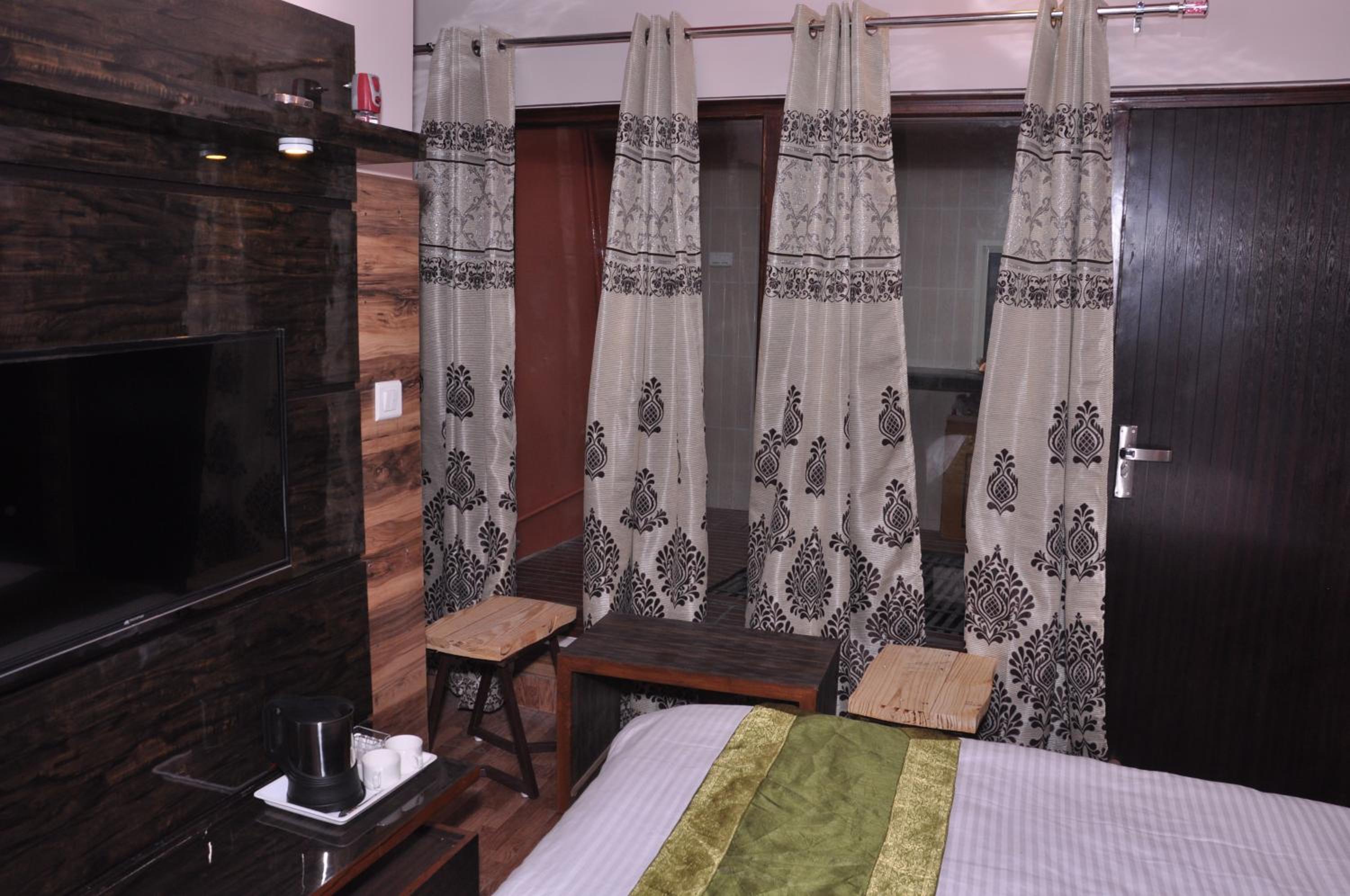 Deluxe Room - Photo 5