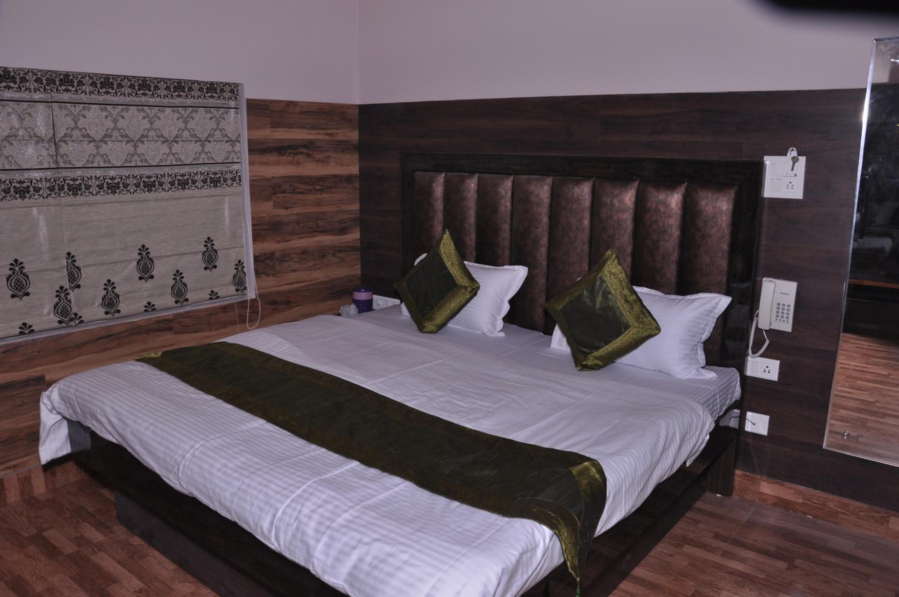 Deluxe Room - Photo 2