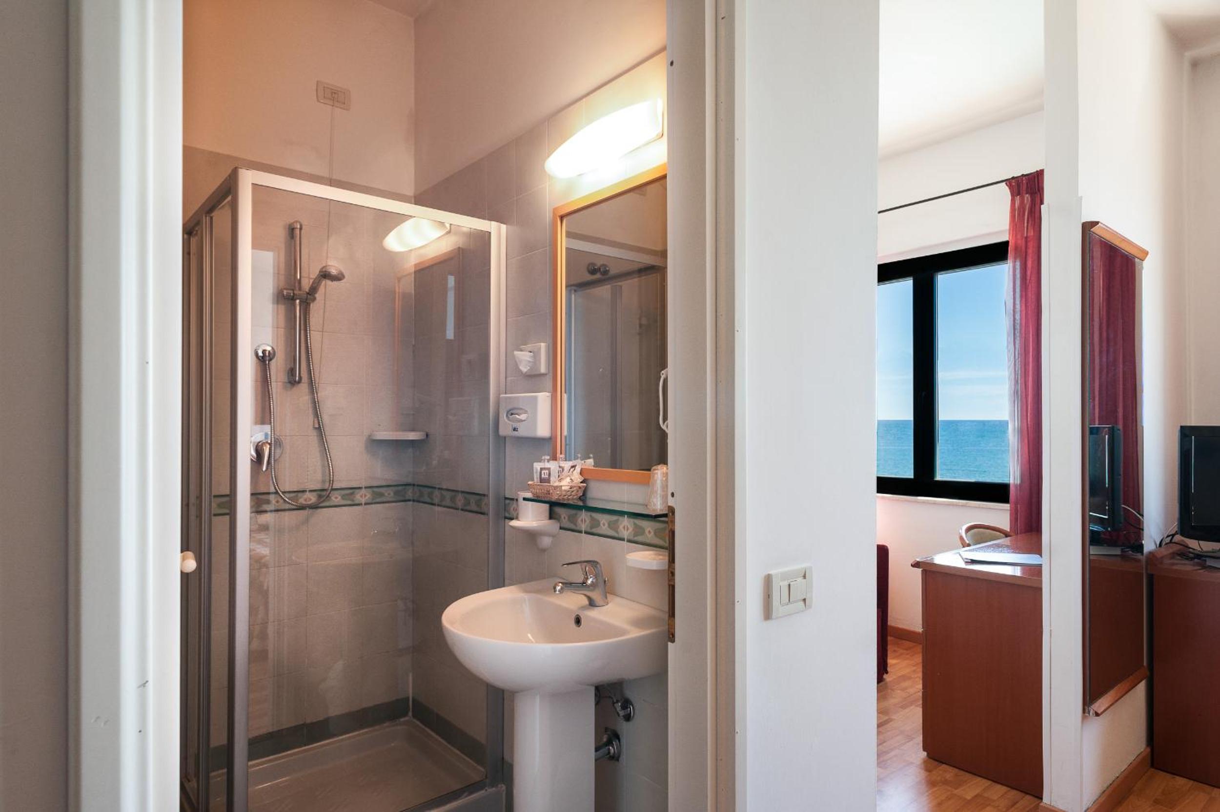 Triple Room with Sea View photo 2