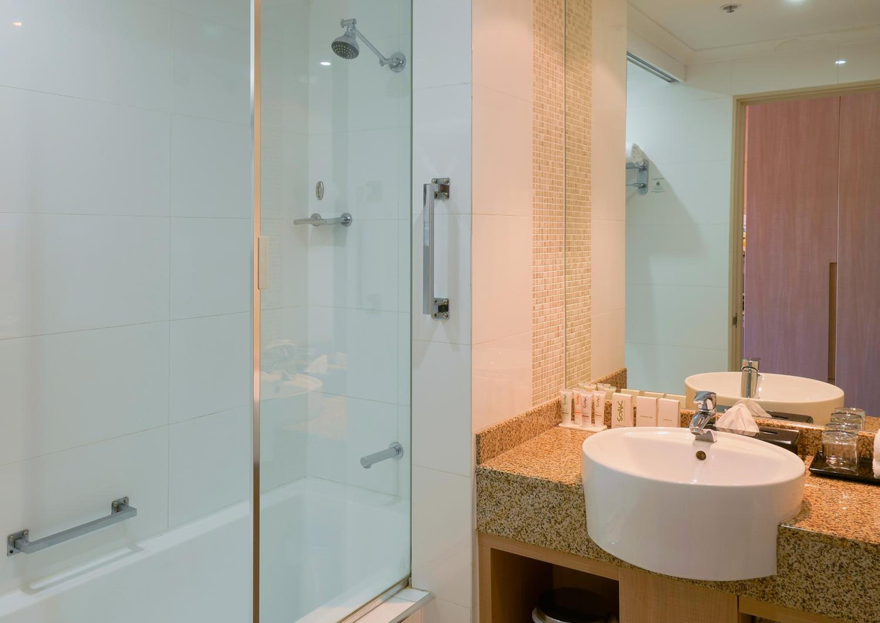 Executive King Room - Photo 4