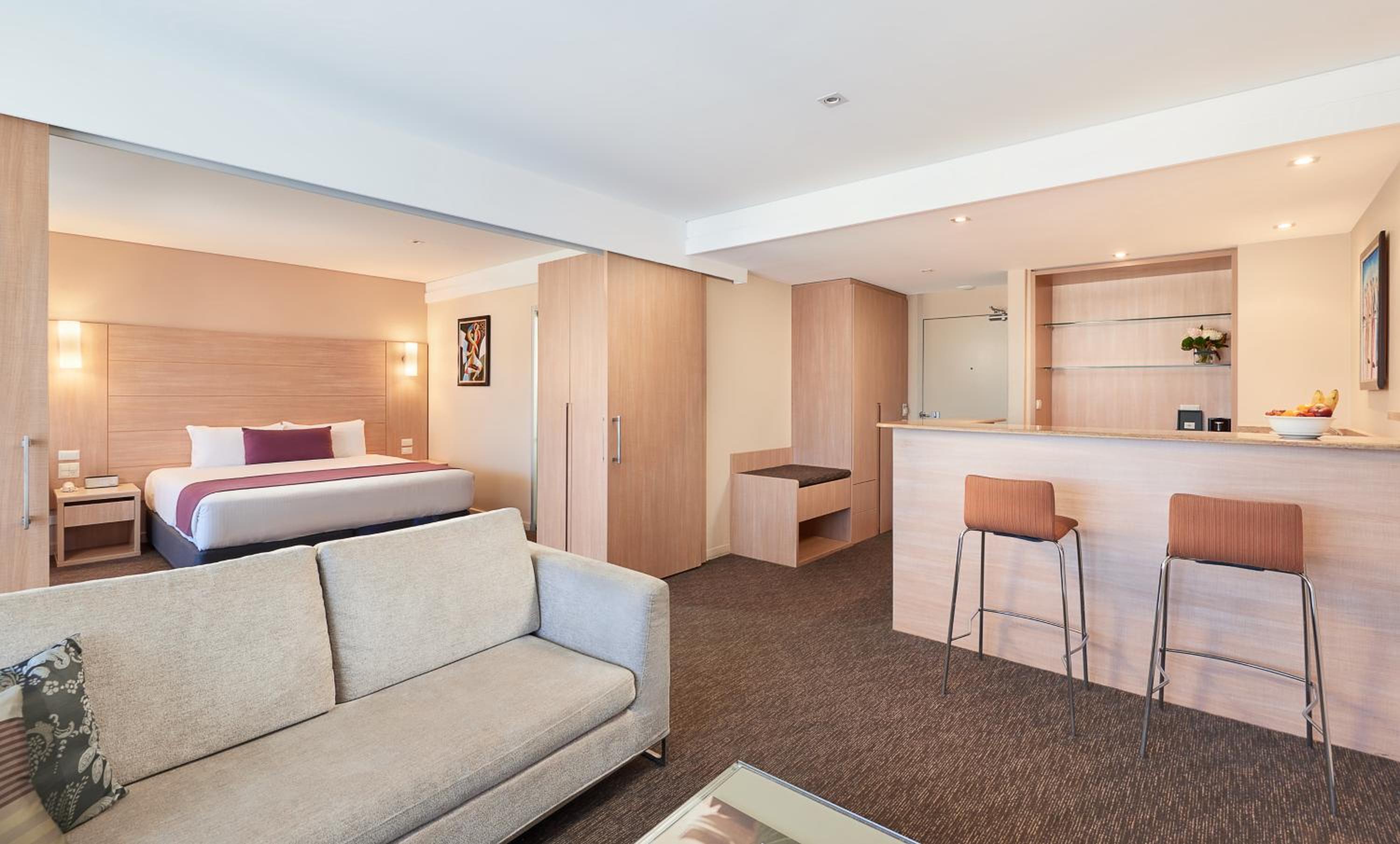 Executive Suite - Photo 2
