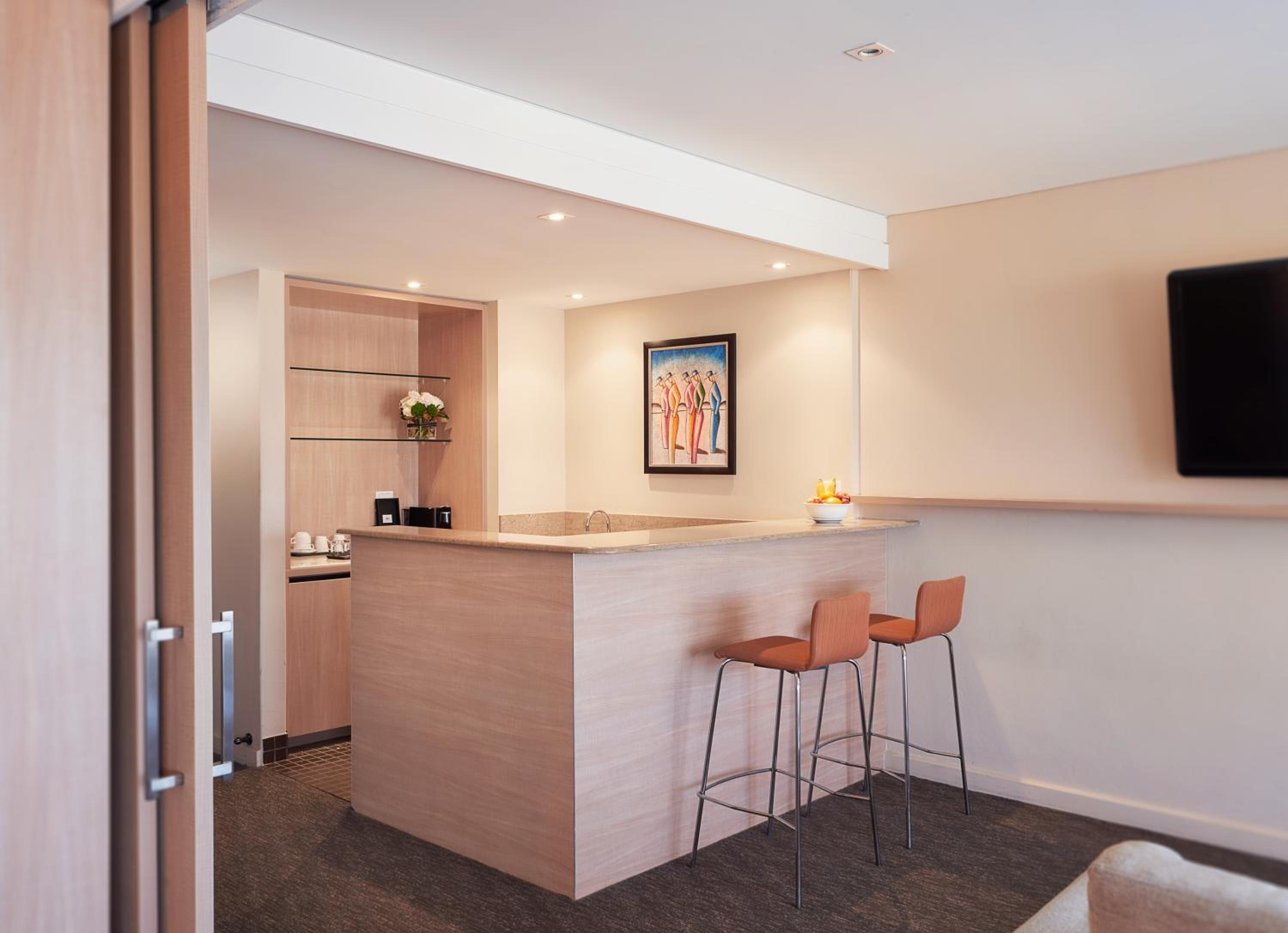 Executive Suite - Photo 8